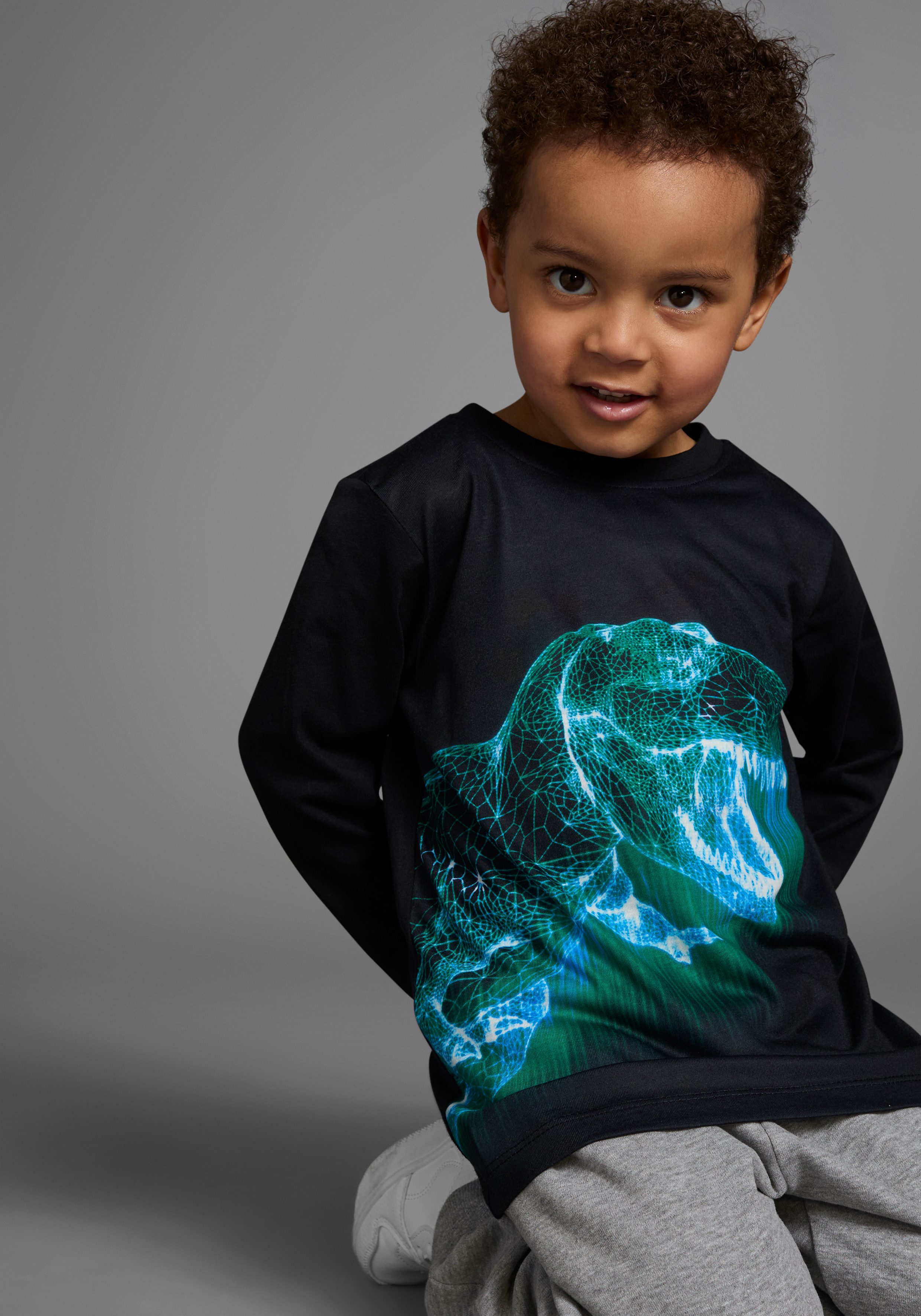 KIDSWORLD Langarmshirt GREEN DINO langärmlig, mit trendigem Druck, Rundhalsausschnitt, aus Baumwolle – Bild 2 von 5
