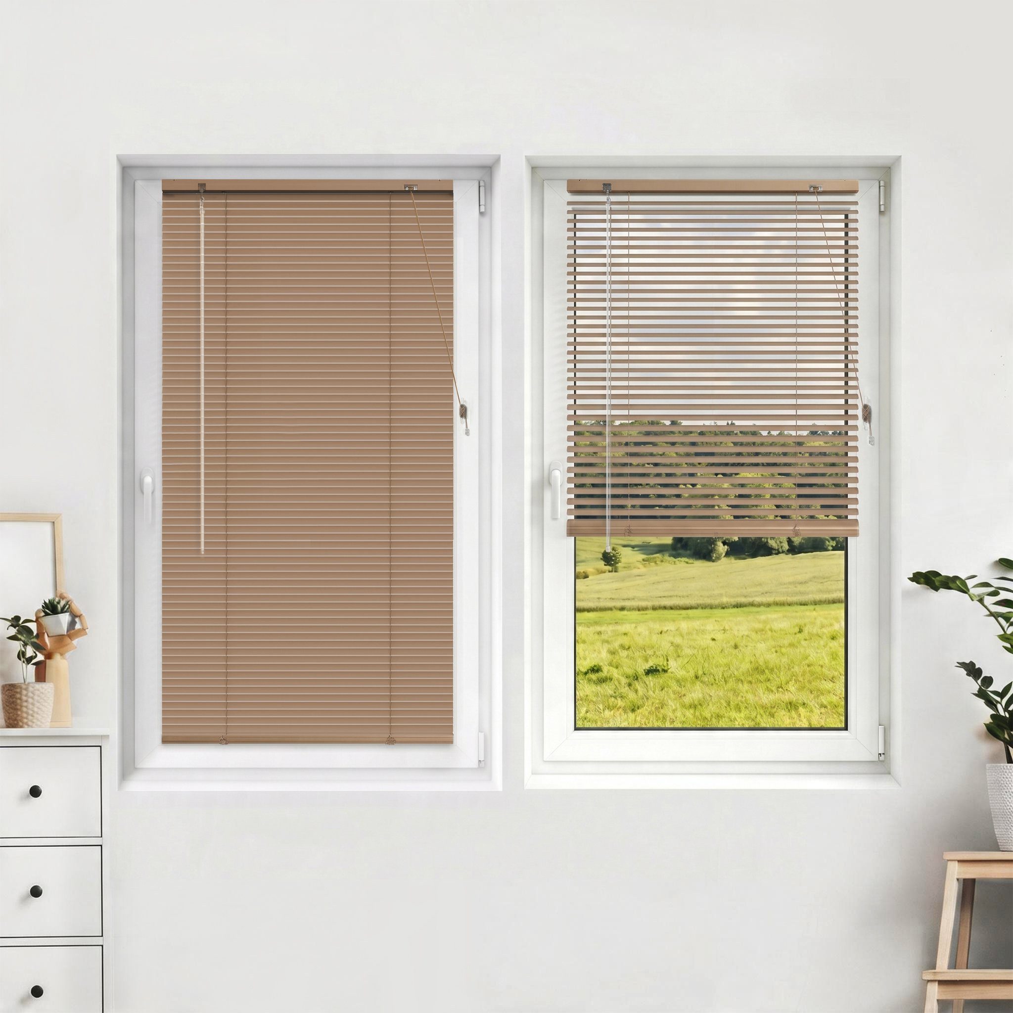 Victoria M. Jalousie LightLess Prime Aluminium-Jalousie 50x130 cm Peanutbutter-Braun matt, mit Bohren, ohne Bohren, geklemmt oder verschaubt, L Profil 25 mm Lamellen, feuchtigkeitsbeständig, verdunkelnd