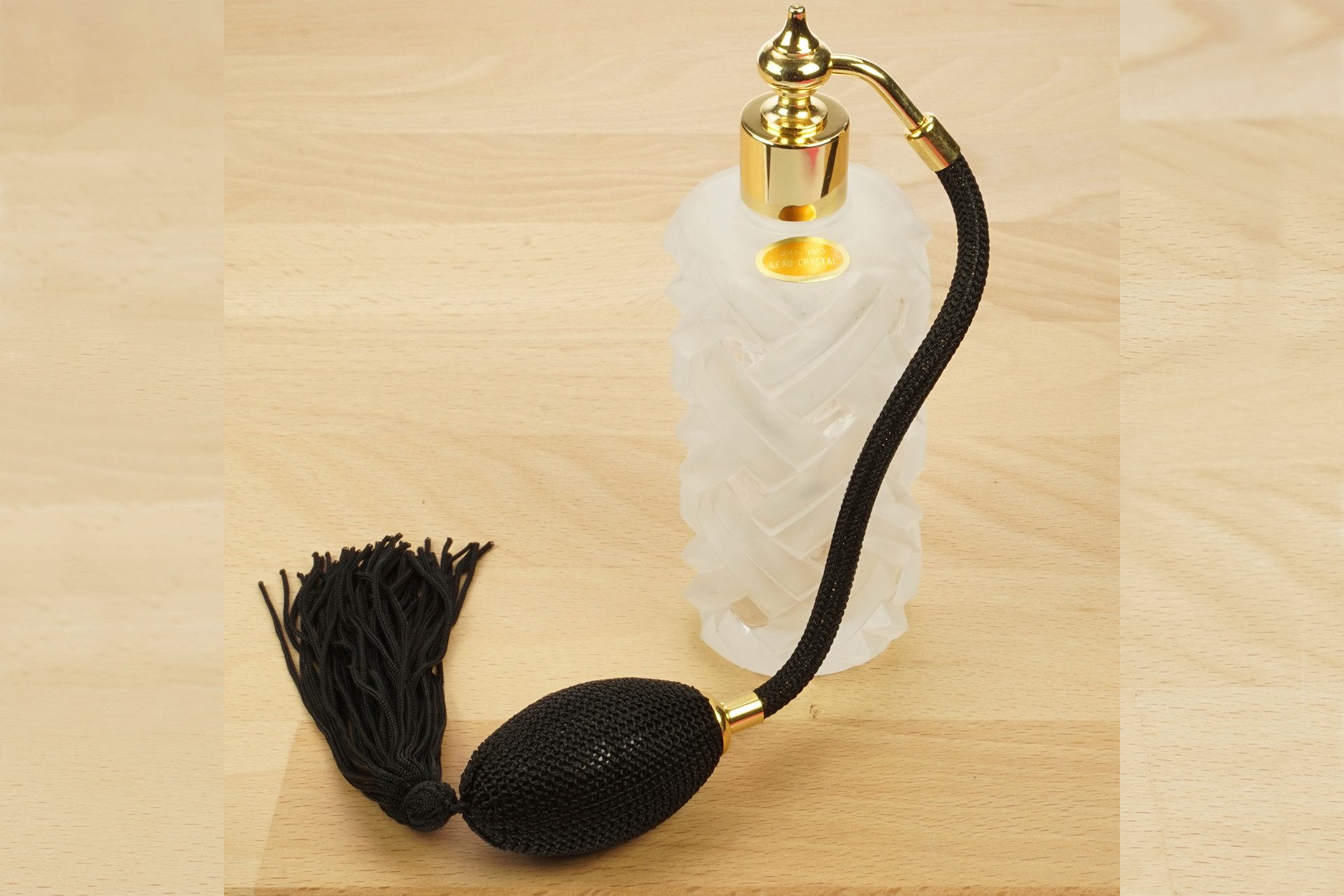 Fantasia Beauty Parfümzerstäuber Tischzerstäuber rund 24 % Bleikristall mit Ballpumpe schwarz/goldf (1 St), 24 % Bleikristall