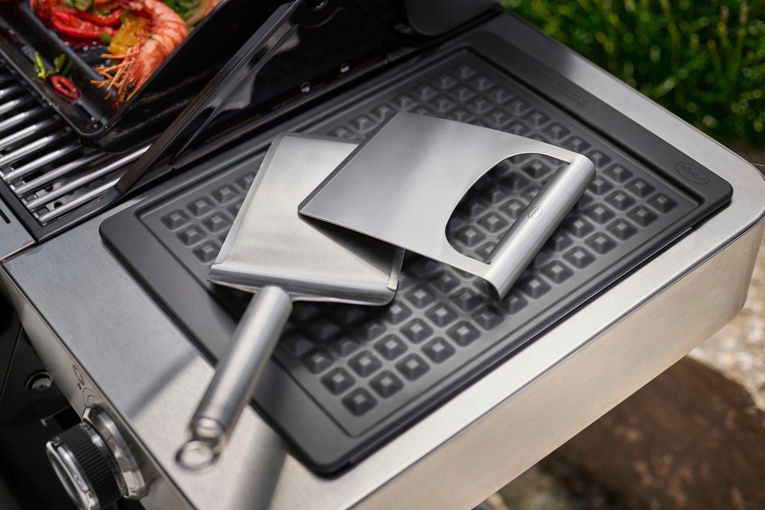 RÖSLE Grillspachtel Plancha, 25433, zum Wenden von Grillgut und Reinigen von Grillplatten