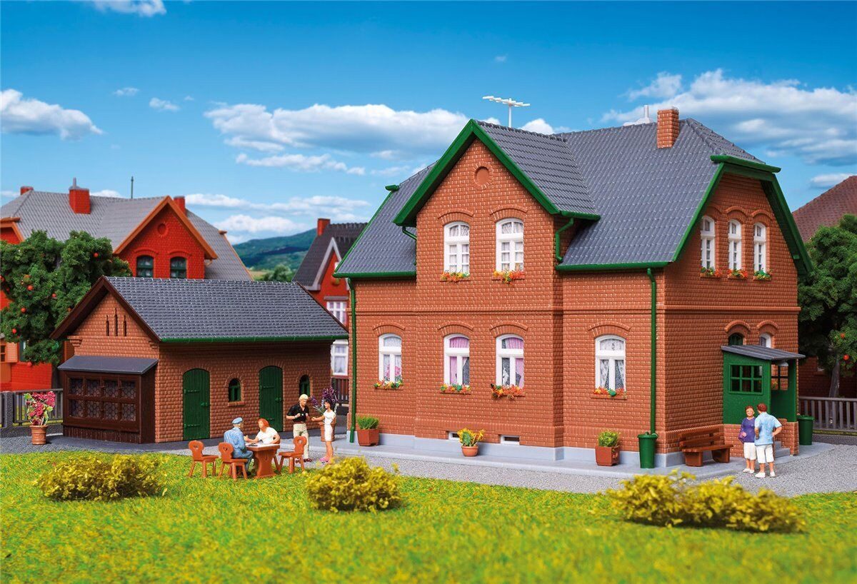 Kibri Модельное железнодорожное здание Kibri 38192 H0 Werkswohnhaus in Bottrop mit Nebengebäude, Spur H0
