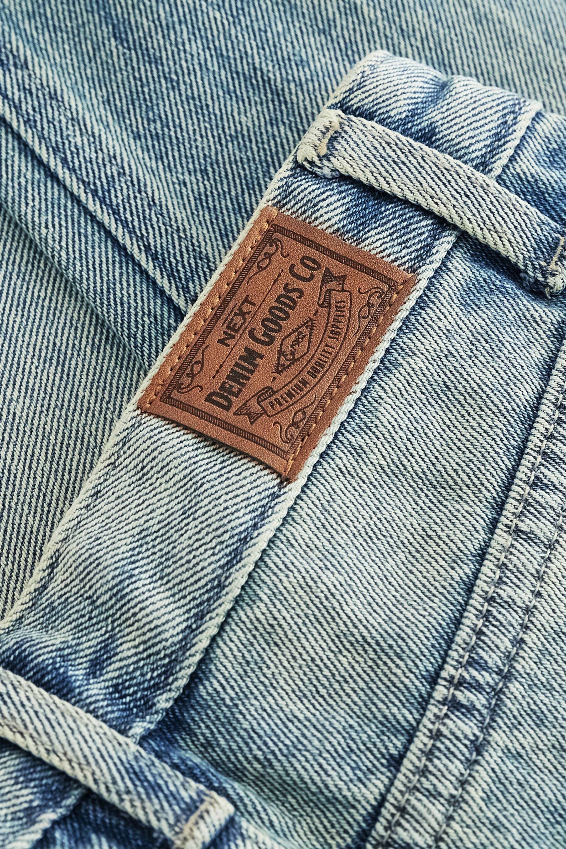 Next Weite Jeans Jeans mit durchgehendem Print (1-tlg)
