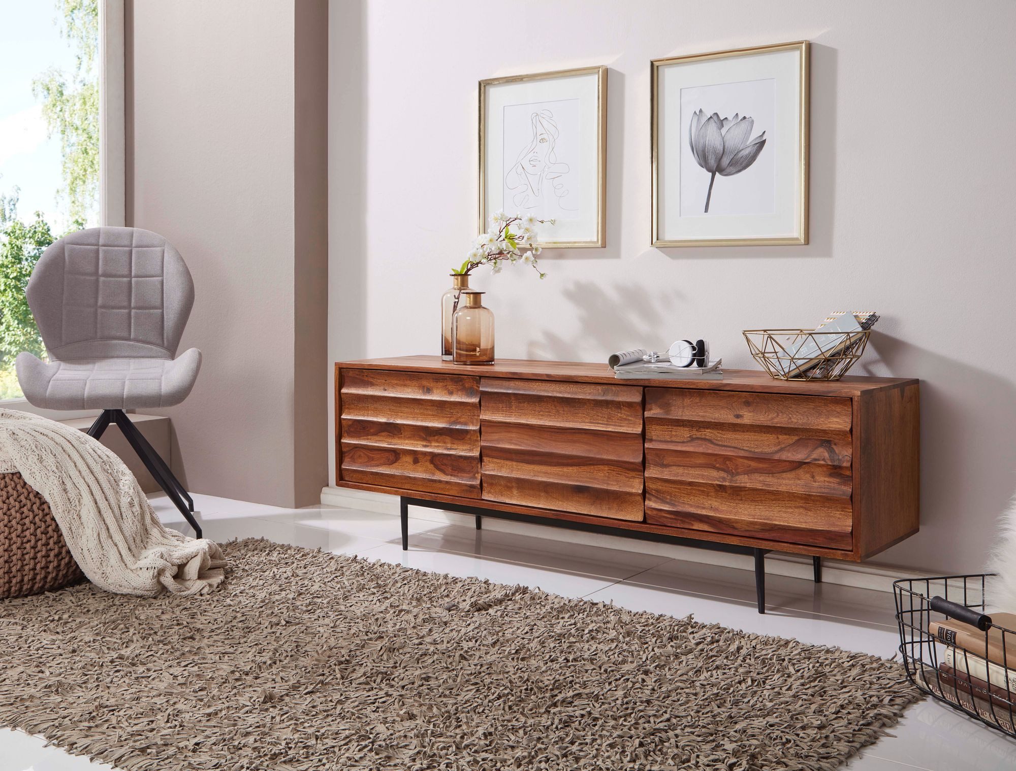 furnicato Lowboard Massivholz Walnuss Finish 147x50x38 cm Braun (1 St), Push-to-open TV-Schrank mit Klappfach für dein Wohnzimmer