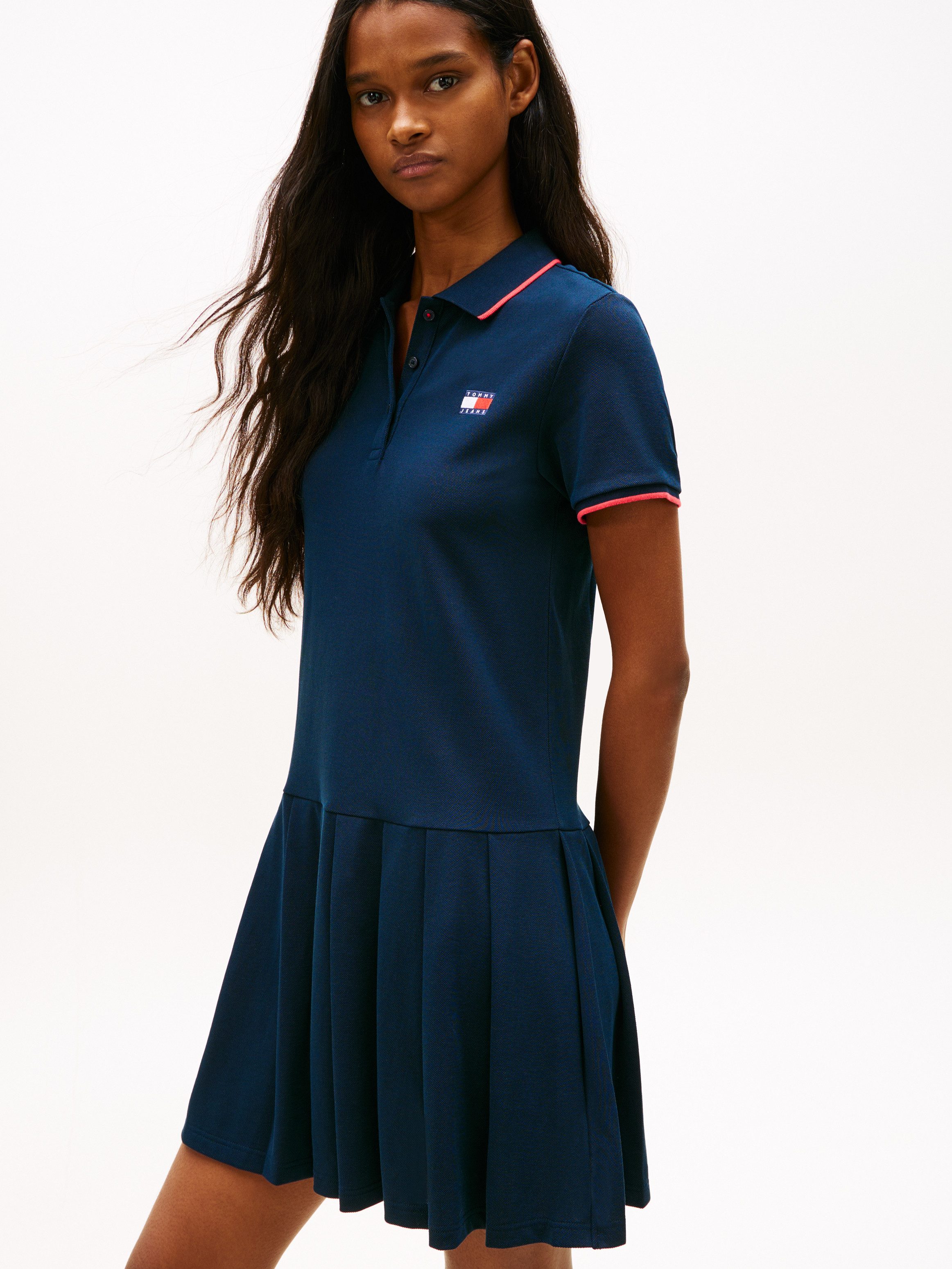 Polokleid TJW BADGE PLEAT PIQUE DRESS EXT