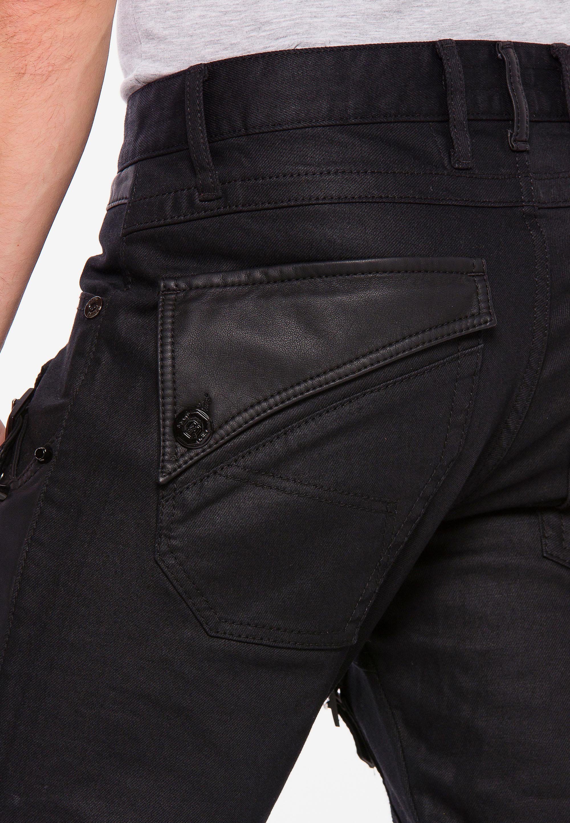 Cipo & Baxx Straight-Jeans coolen mit Reißverschlussapplikationen