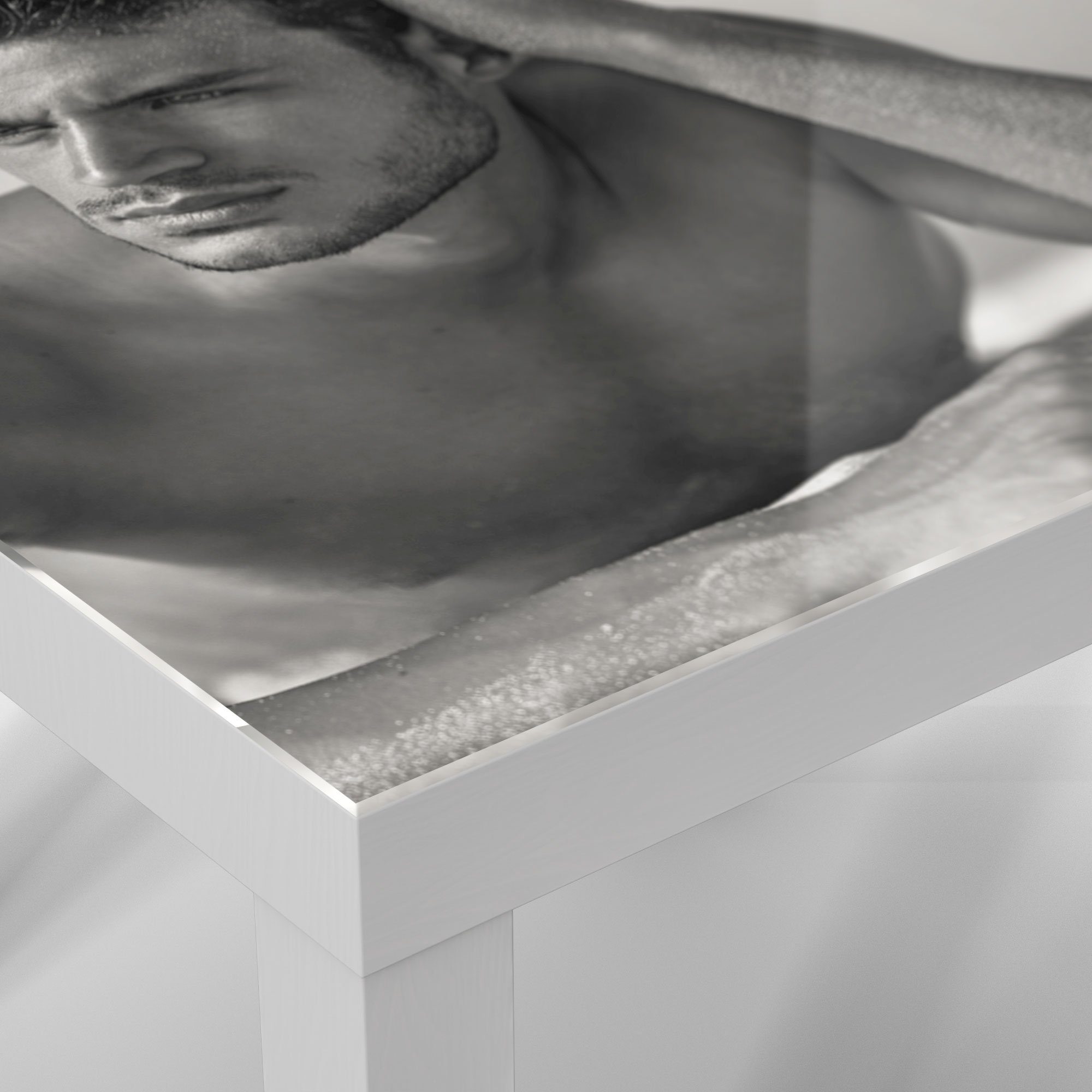 DEQORI Couchtisch 'Schöner Mann am Glas Glastisch Beistelltisch Weiß Strand', modern