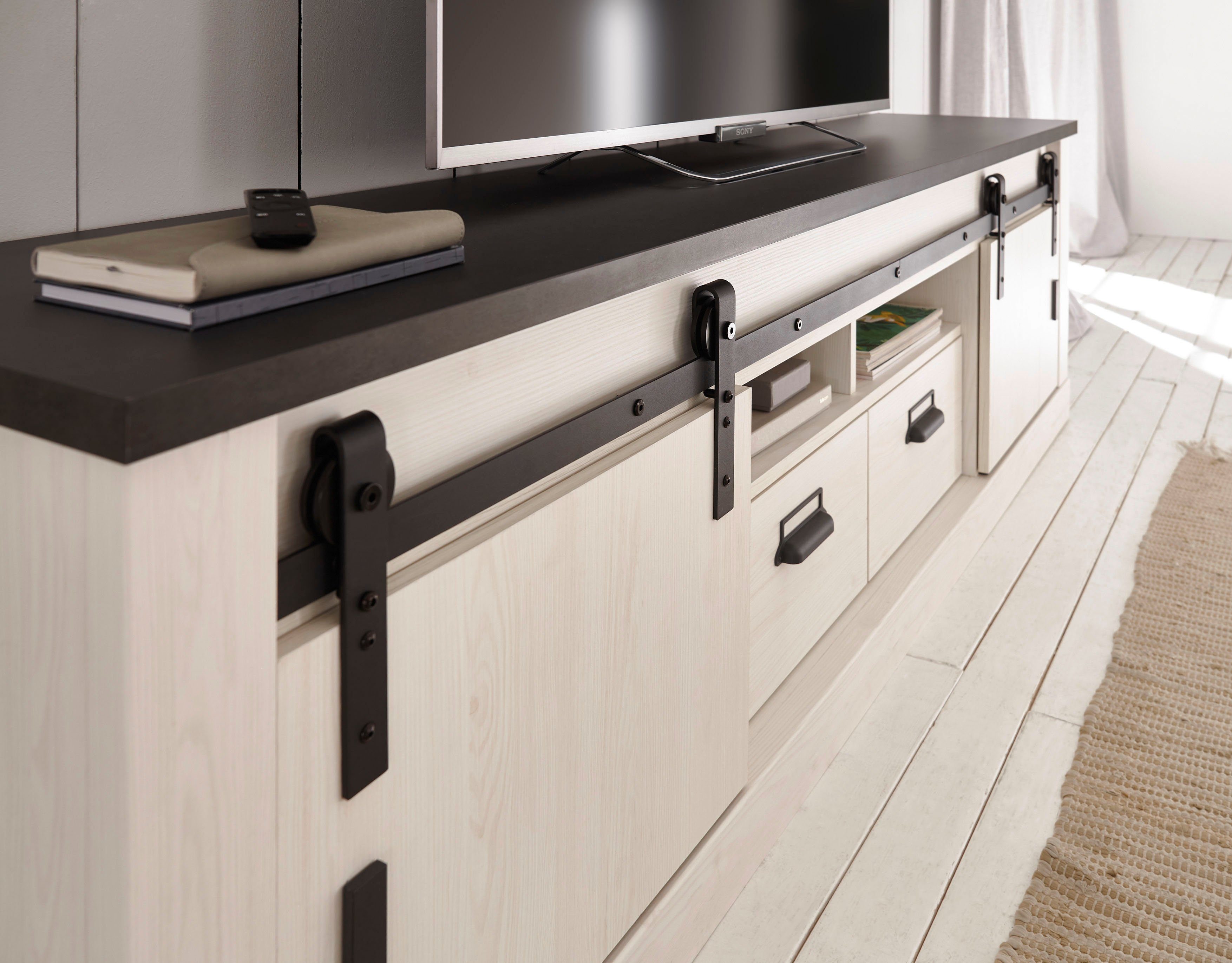 Home affaire Lowboard SHERWOOD, modernes Holz Dekor, mit Scheunentorbeschlag aus Metall, Breite 201 cm