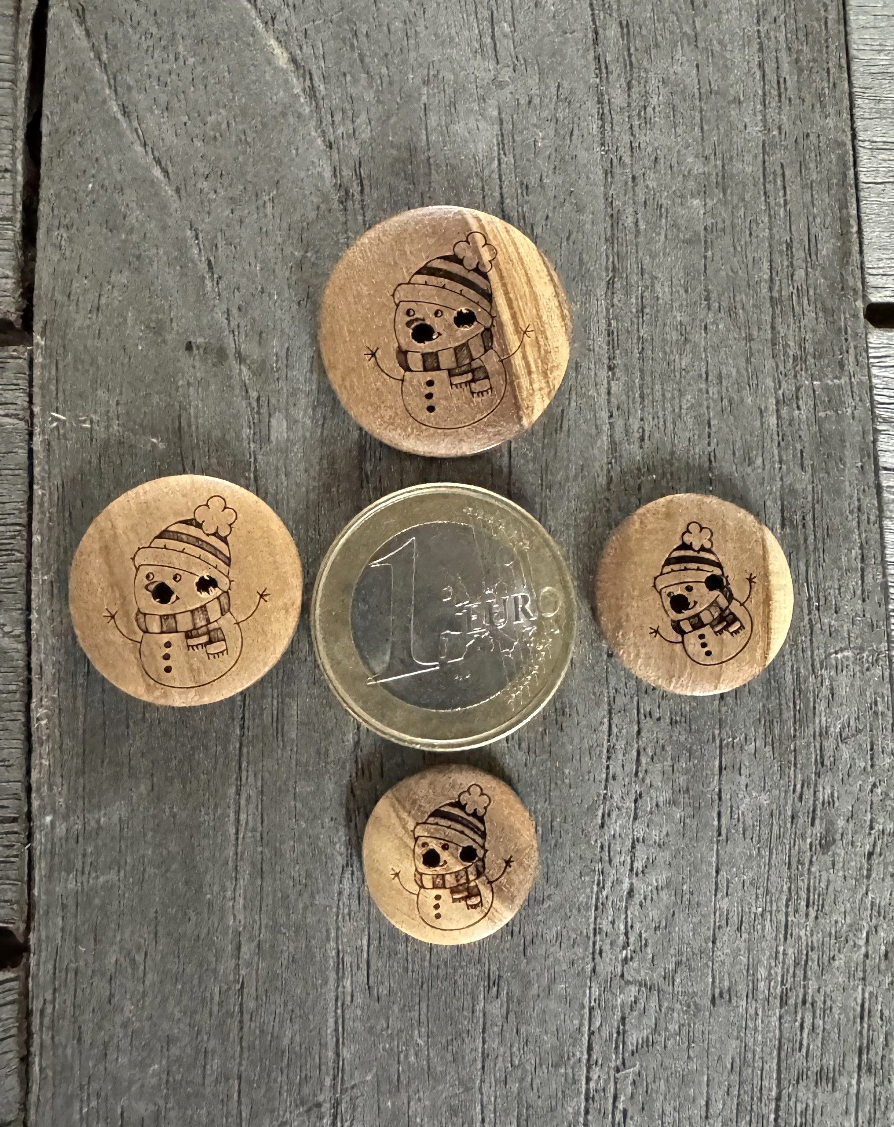 Hartmann-Knöpfe Knopf 10 Stück Schneemann Knöpfe echt Olivenholz 2-Loch