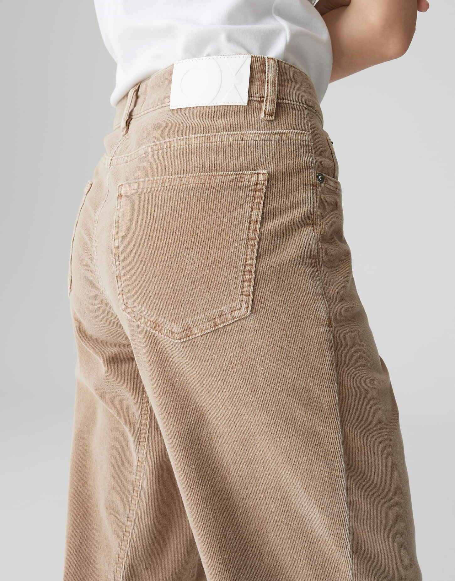 OPUS PANTS Cordhose MELLY RELAX aus Feincord Barrel Fit, Ankle, Abnäher im Knie