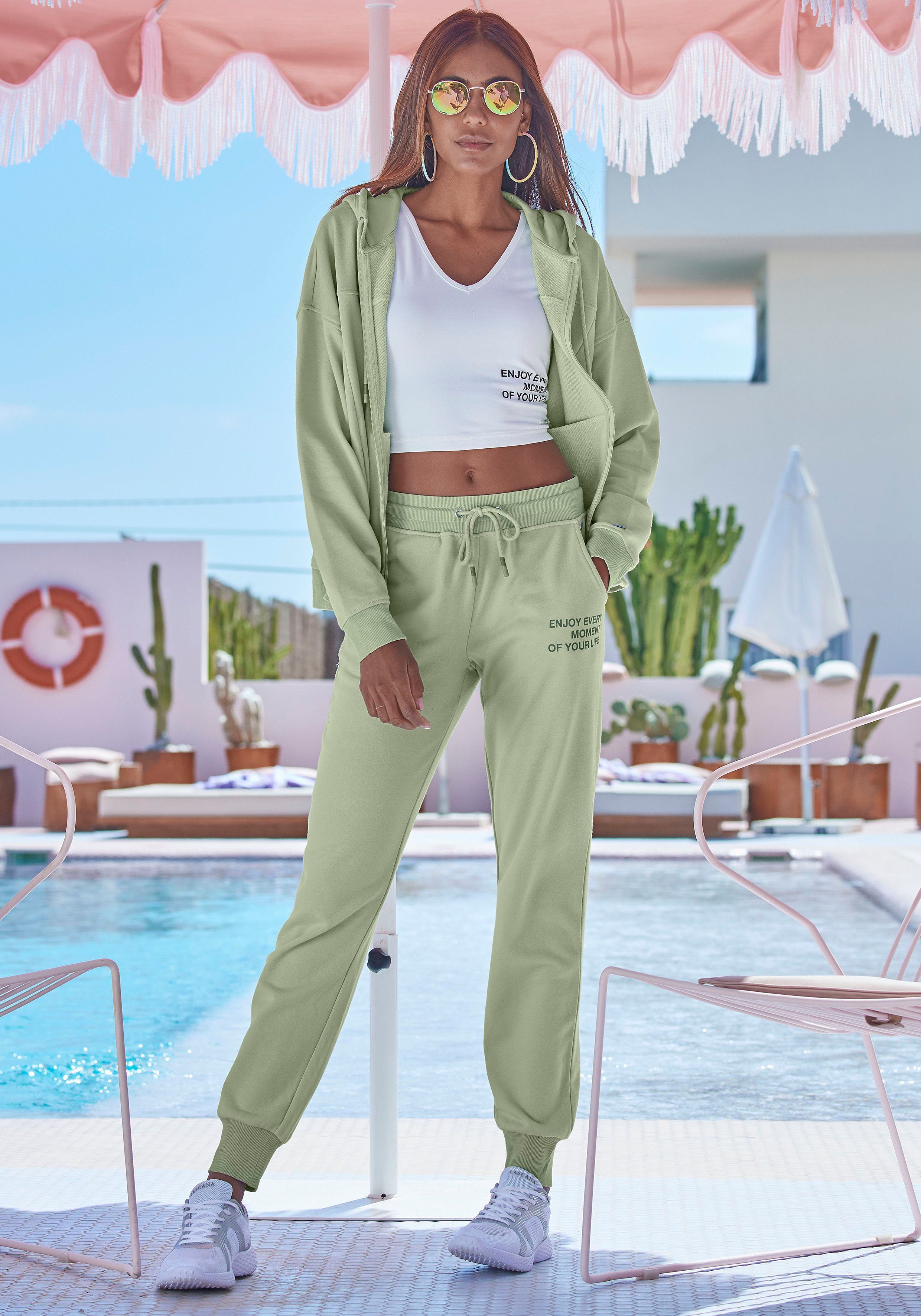 Buffalo Kapuzensweatjacke mit Statement Druck, Loungewear