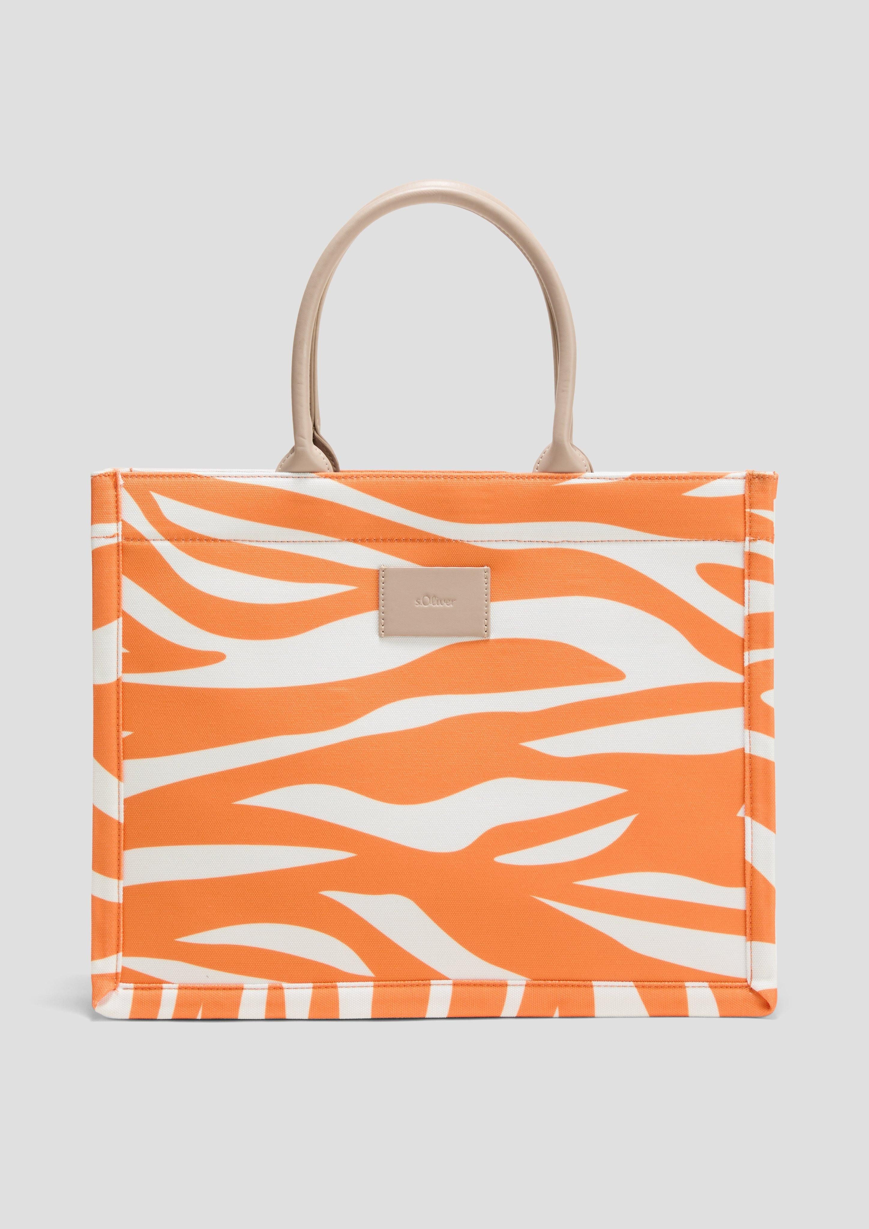 s.Oliver Tragetasche Shopper aus Canvas mit feinem Artwork, Label-Patch