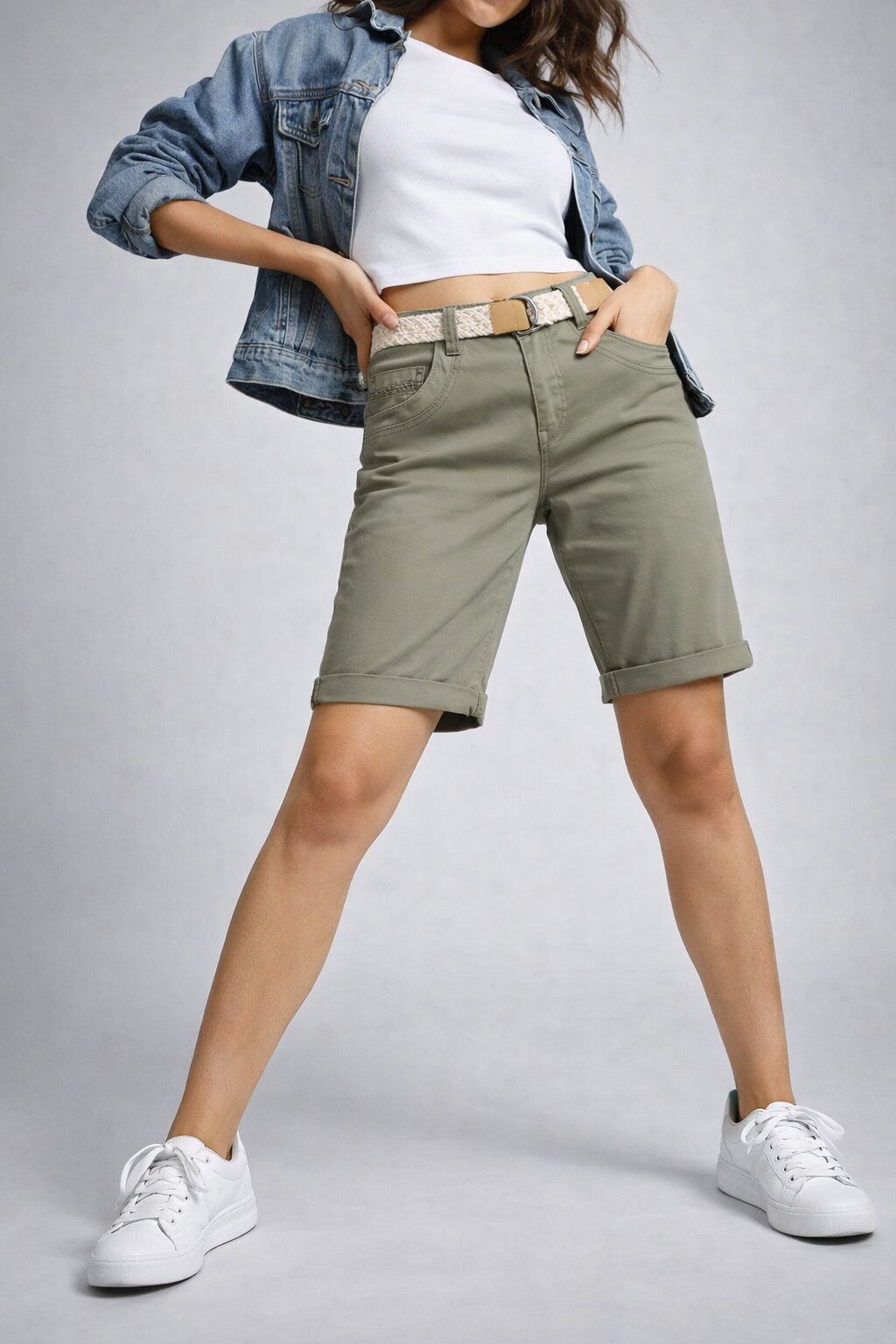 SUBLEVEL Shorts Damen Chino Bermuda kurze Hose leichte Sommerhose mit Gürtel Leichte Bermuda mit Stretchkomfort, Slim Fit und Flechtgürtel