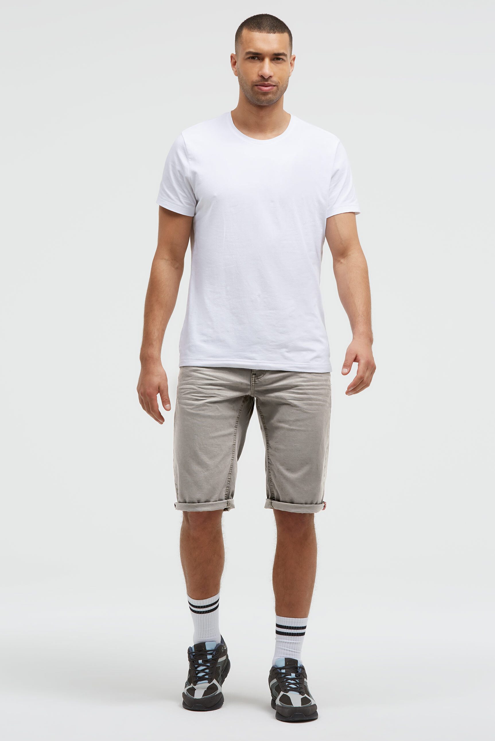 CAMP DAVID Jeansshorts mit geknöpften Klappentaschen am Gesäß