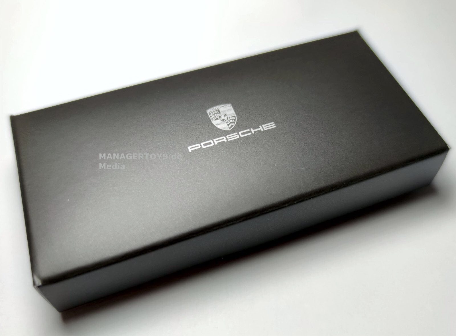 Porsche Schlüsselanhänger Schlüsselanhänger Wappen Leder Shoreblue blau met günstig online kaufen