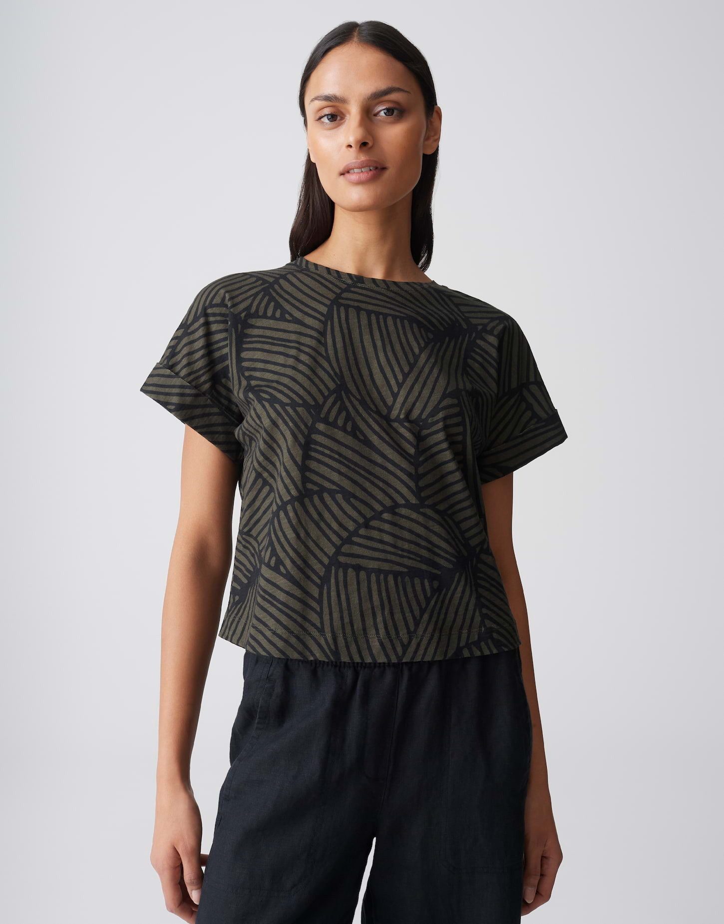 OPUS Print-Shirt Soprinti aus weichem Jersey mit floralem Print Der Aufschlag am Ärmel sorgt für eine entspannte Note