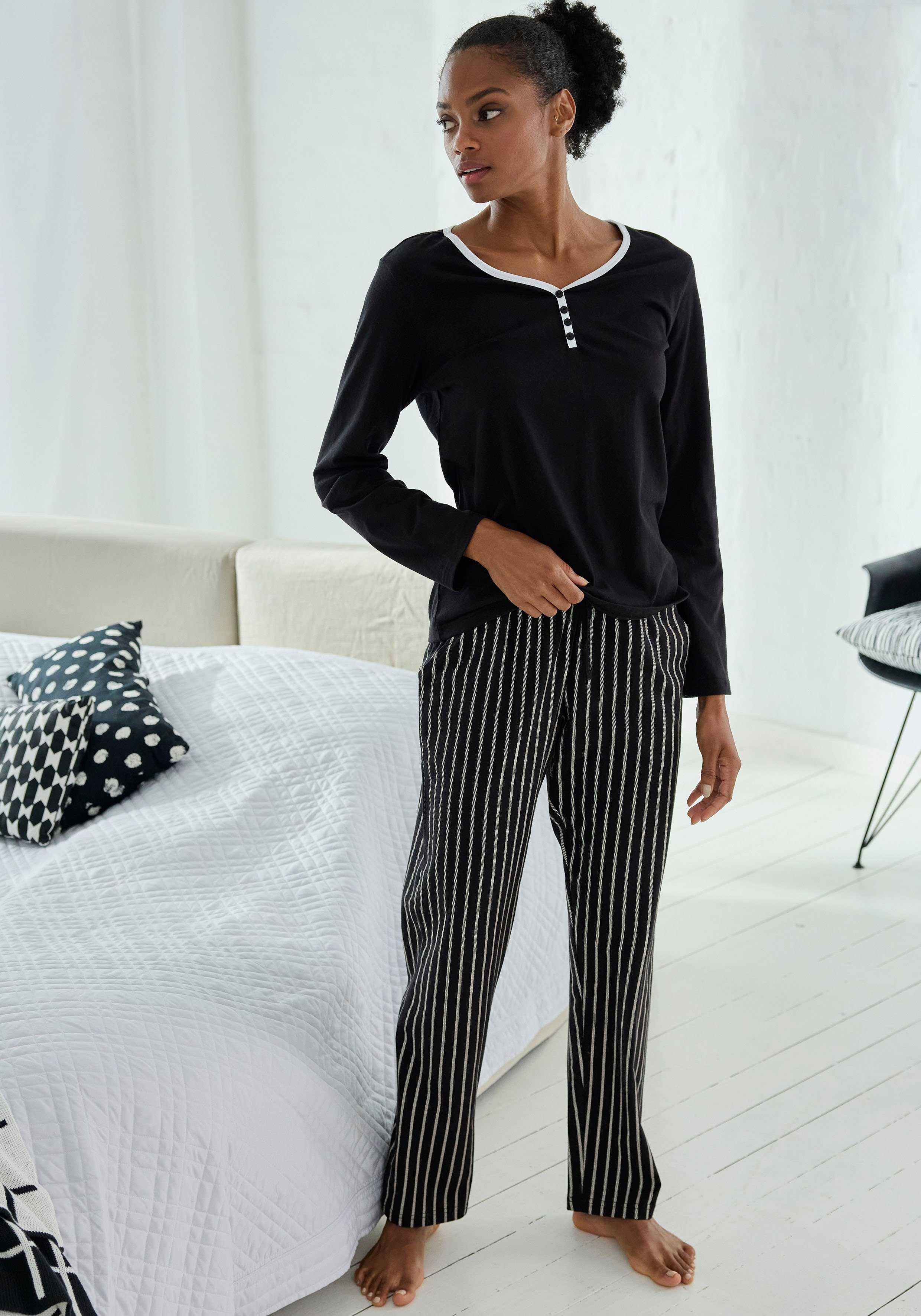 Vivance Dreams Pyjamaoberteil mit Paspel und kurzer Zier-Knopfleiste