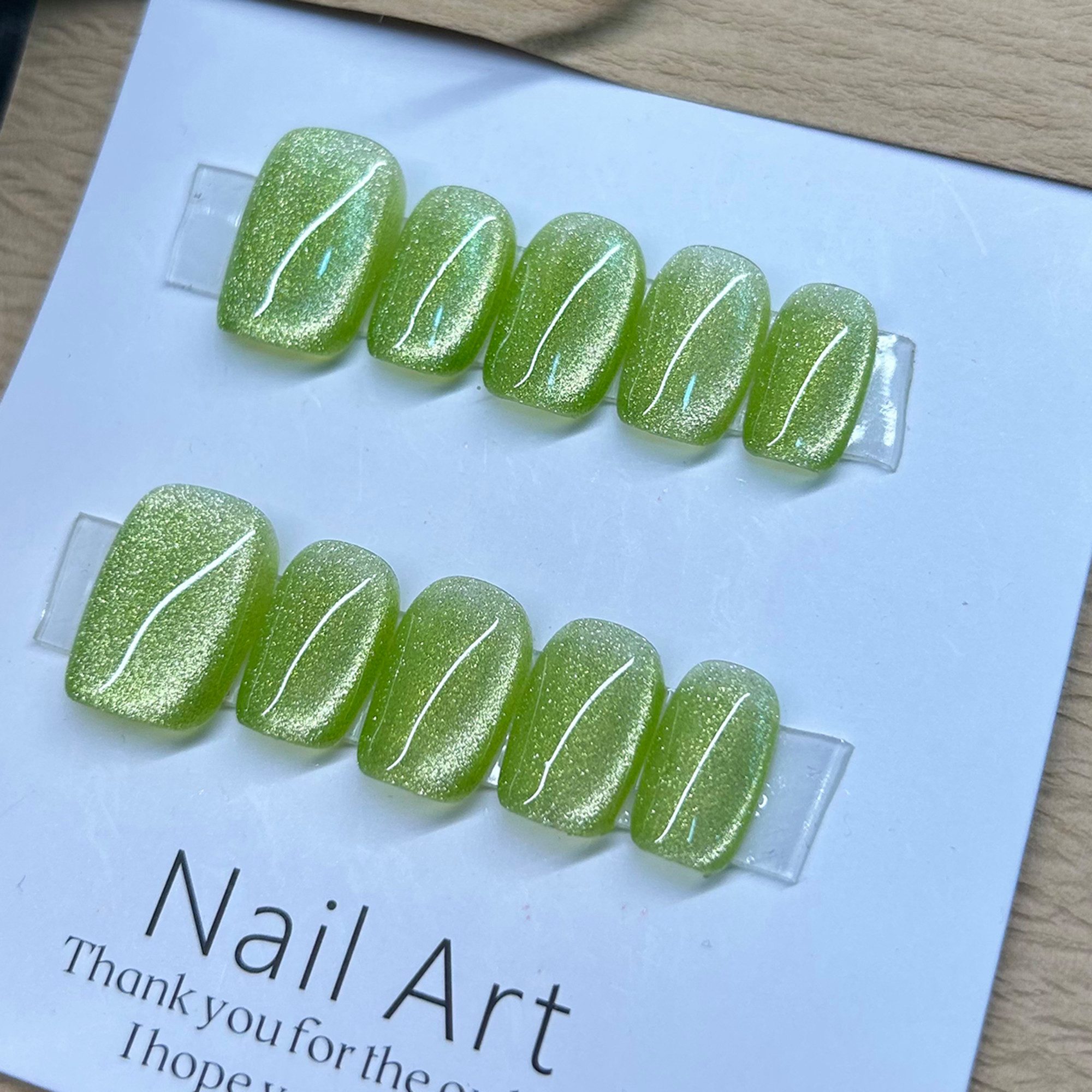 JOHNRAMBO Kunstfingernägel Glänzendes Smaragdgrün Handgefertigte Nägel Nageldesign-Sets