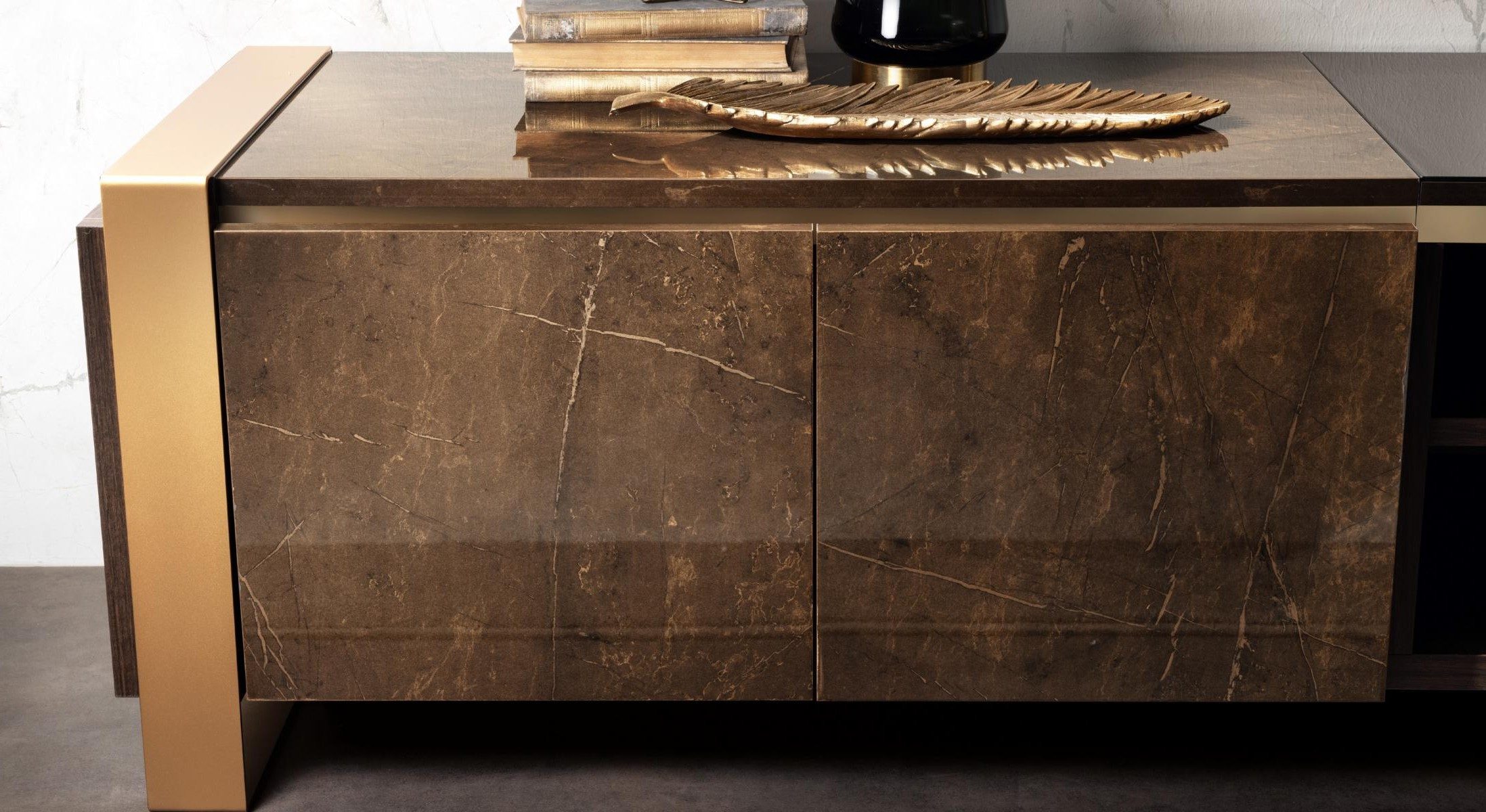Xlmoebel Kleiderschrank Luxus Hochglanz Designer Möbel aus Holz für stilvolles Wohnen (1-St., Luxus Hochglanz Designer Kleiderschrank) Made in Europa