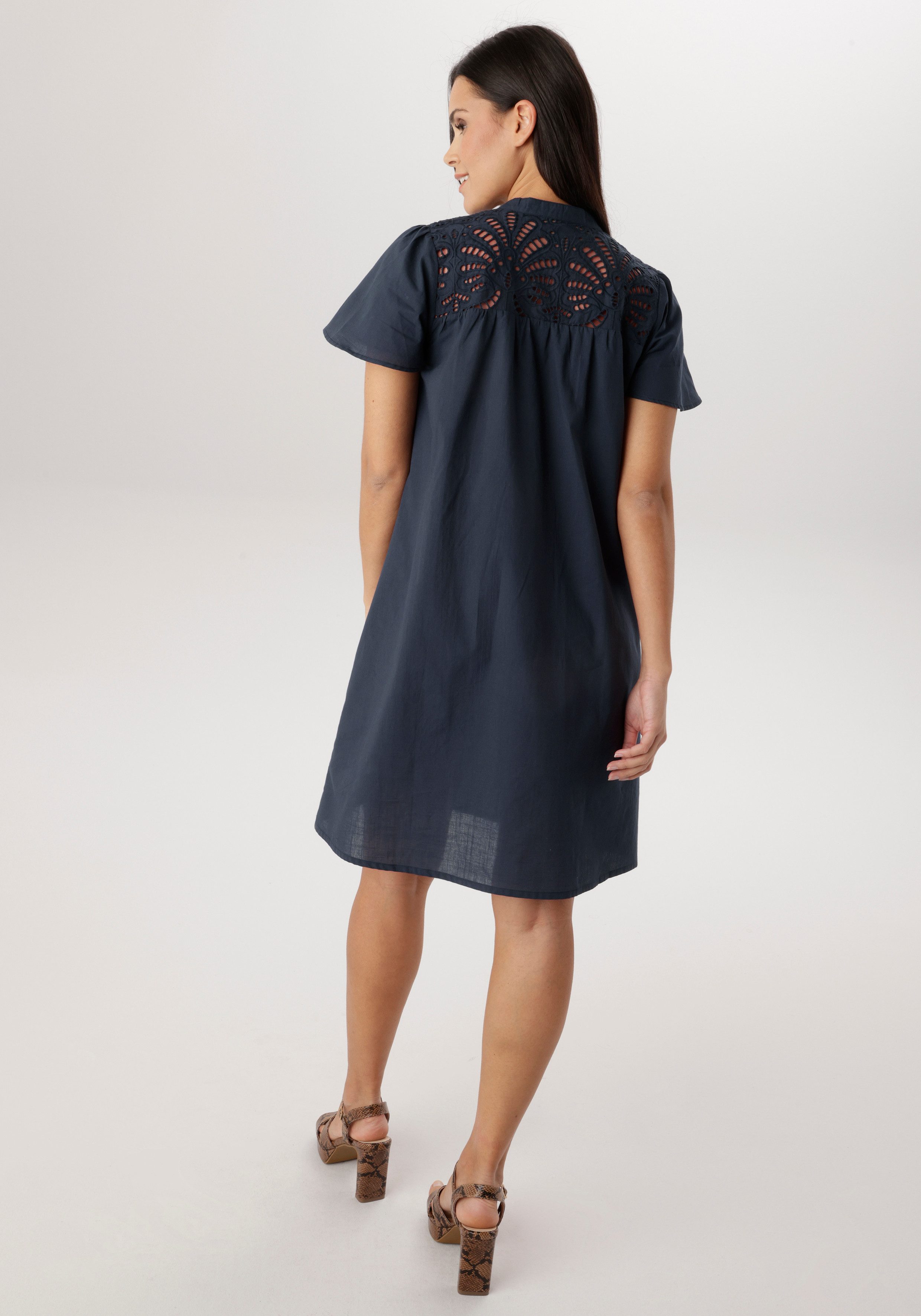 Aniston SELECTED Sommerkleid mit Lochspitze im Schulter- und Brustbereich - NEUE KOLLEKTIOn