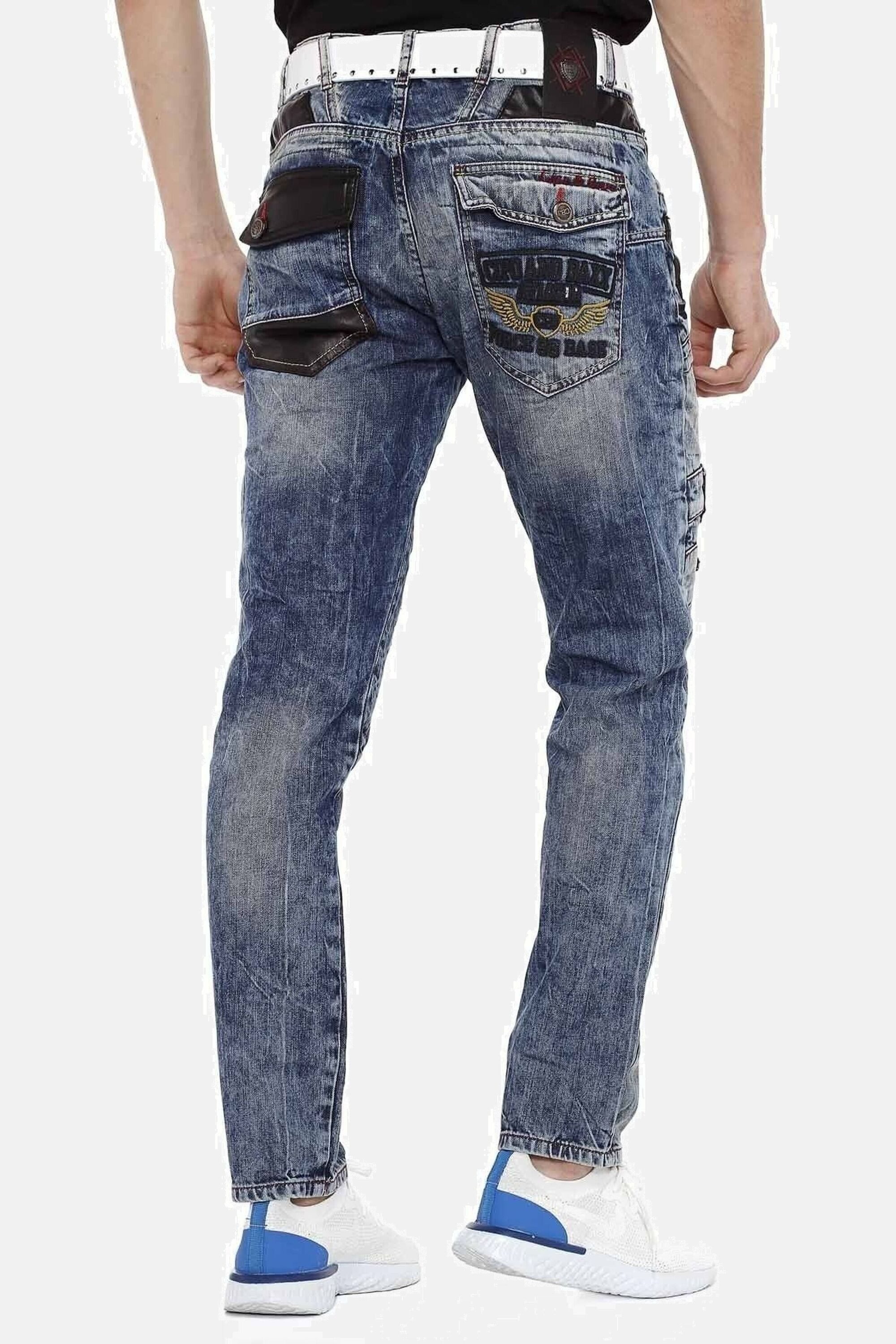 Cipo & Baxx Regular-fit-Jeans Jeans mit Kunstleder und Bunddetails, CD-482