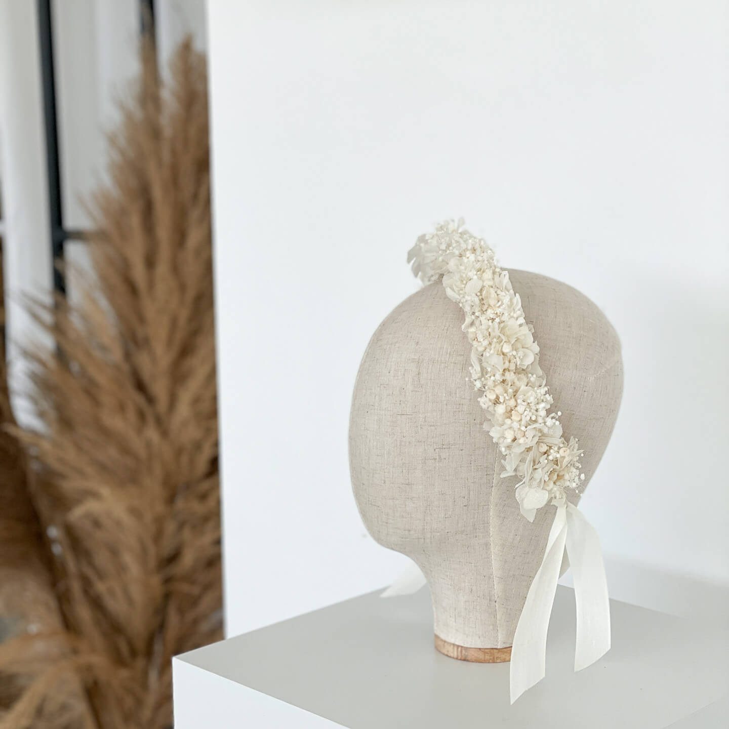 LYKKE & You Haarband Haarkranz Trockenblumen weiß Hortensie