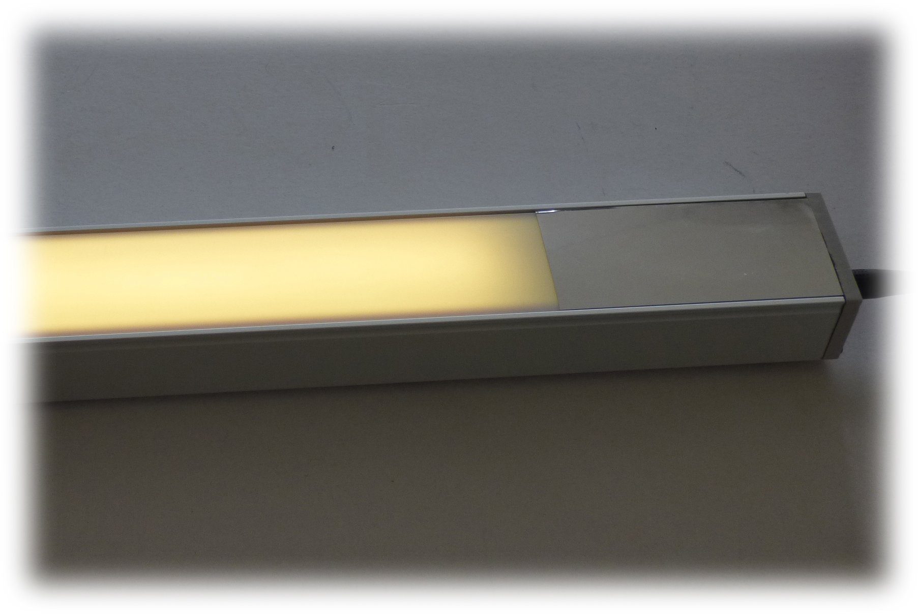 XENON LED Wandleuchte 4011 LED ALU 1,5m Leuchte 43x30mm inklusive Netztel Lichtfarbe Gelb, LED, Xenon / Gelb