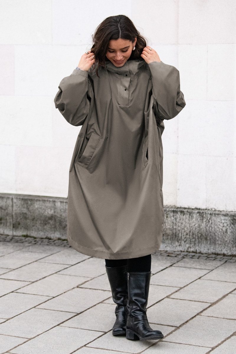 REISENTHEL® Regenponcho mini maxi raincoat dark taupe – Bild 3 von 5