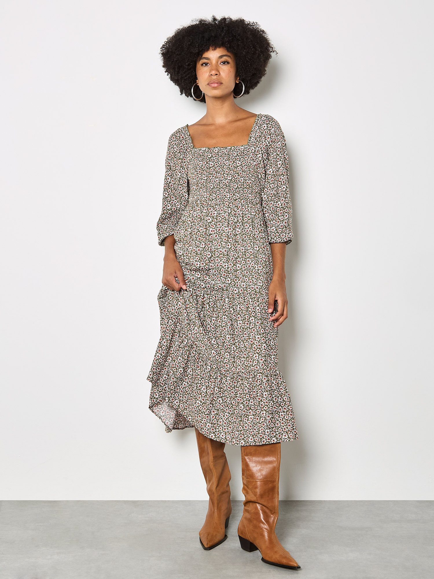Apricot Midikleid Midi-Kleid mit Smok und zierlichem Blumenmuster
