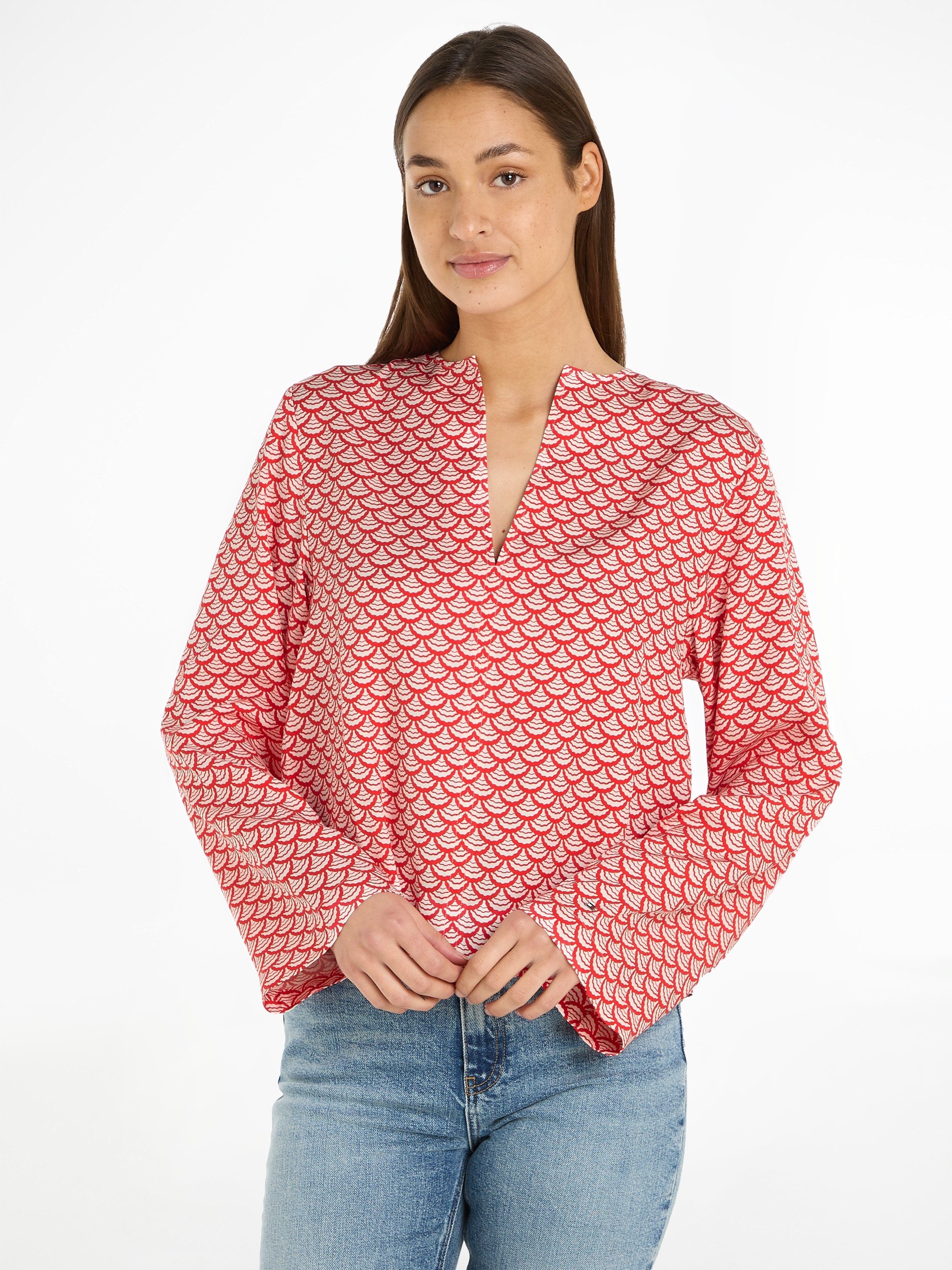 Tommy Hilfiger Blusentop SEAL AOP V-NECK BLOUSE mit Logopatch Varsity_Seal_Print/_Daring_Scarlet