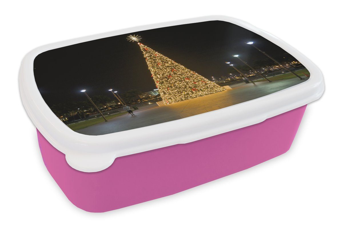 MuchoWow Lunchbox Ein riesiger Weihnachtsbaum in den Vereinigten Staaten, Kunststoff, (2-tlg), Brotbox für Erwachsene, Brotdose Kinder, Snackbox, Mädchen, Kunststoff rosa