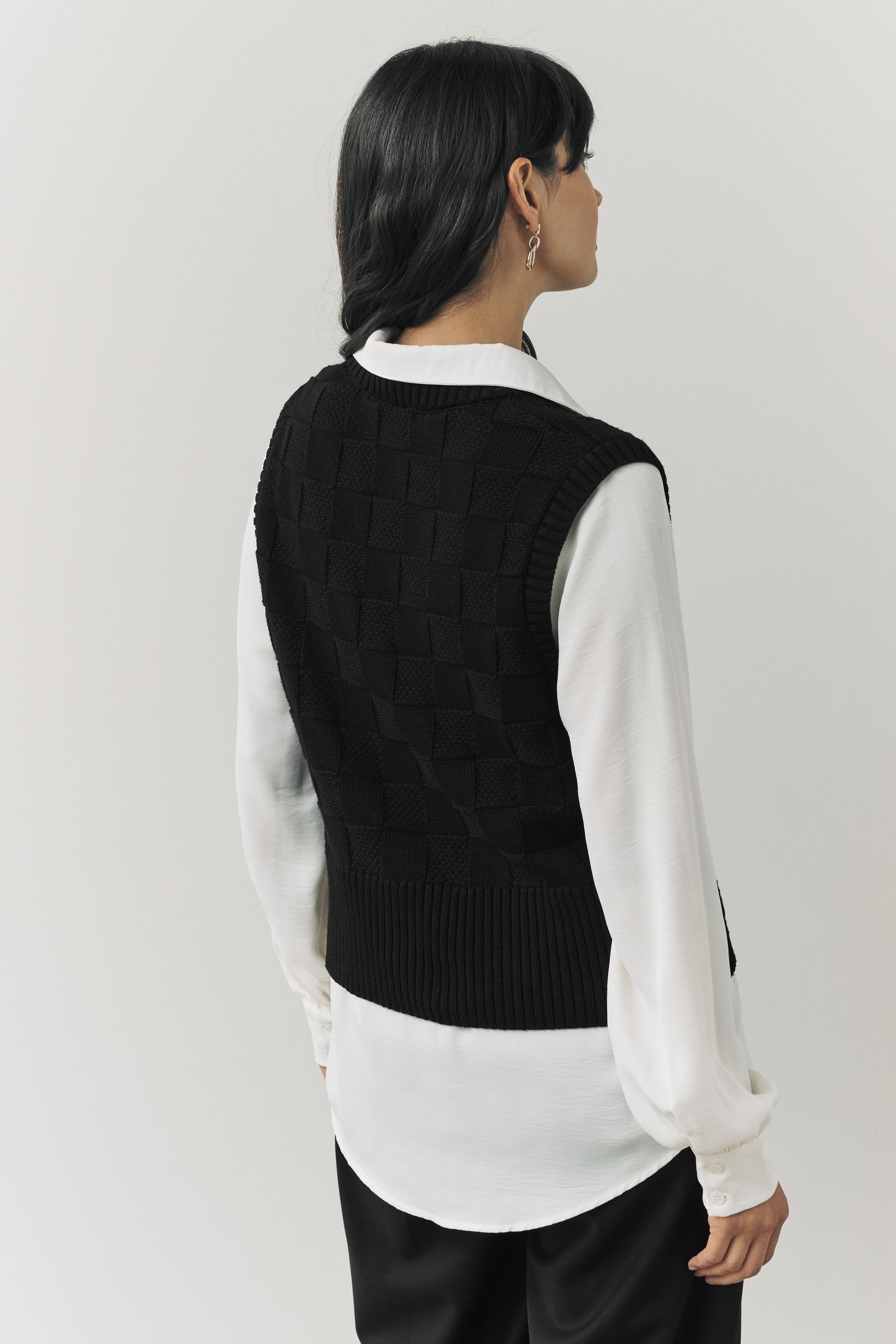 Next Pullunder Gestrickte Tanktop mit Hemdlage und Knopfdetail (1-tlg)