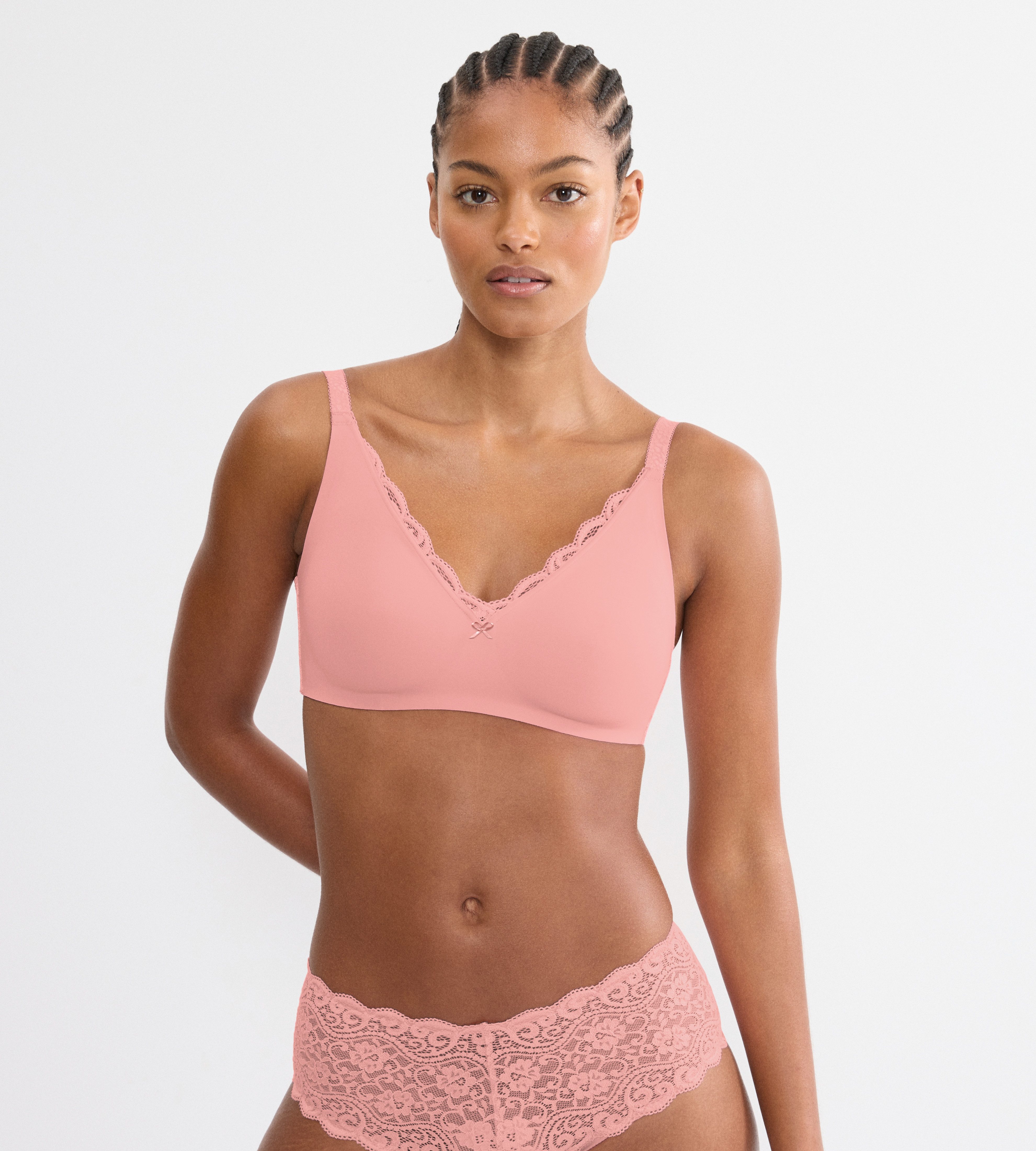 Triumph Minimizer-BH Amourette N01 mit Spitzendetails und ohne Bügel