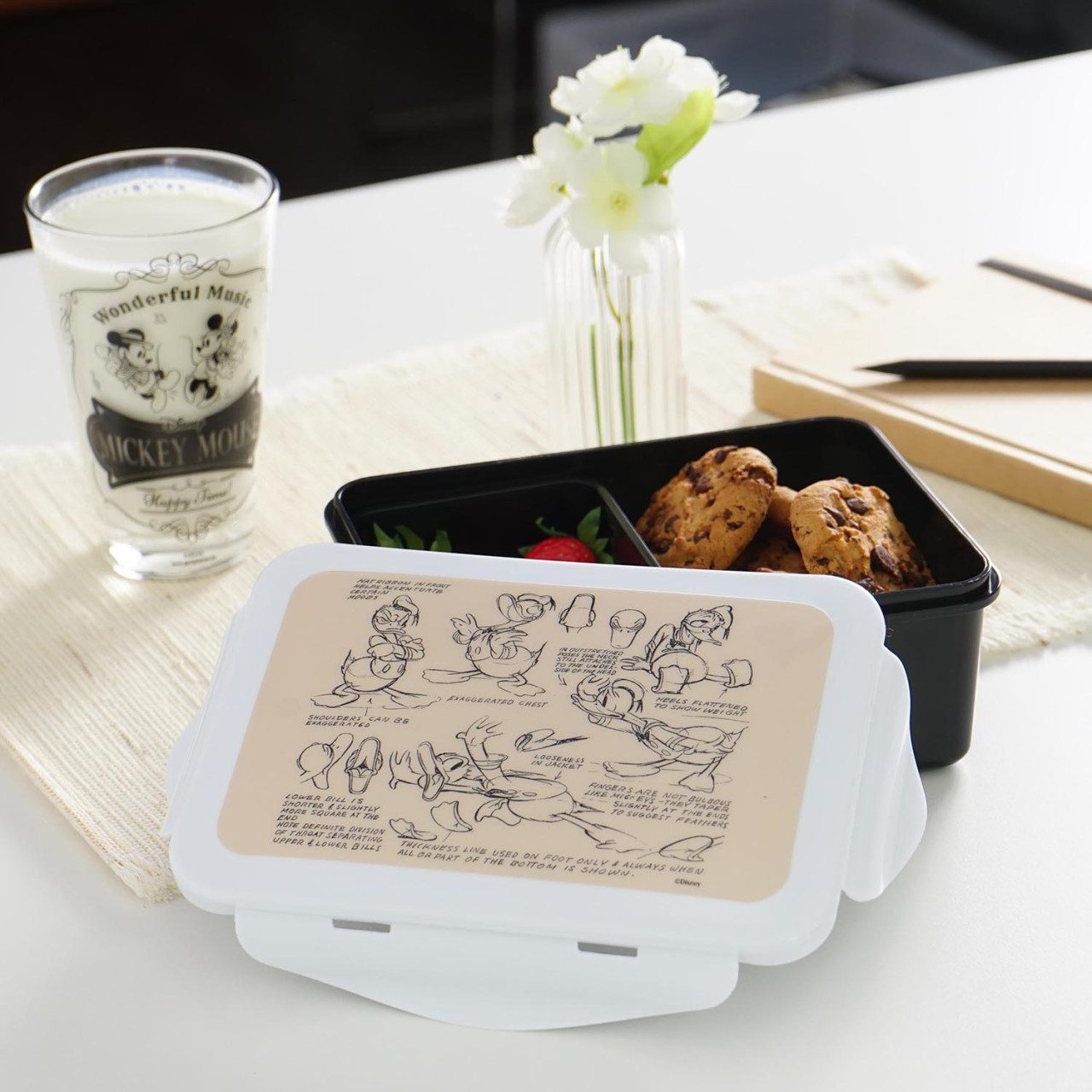 Geda Labels GmbH Lunchbox Donald Duck Vintage, PP, (1-tlg), Schwarz, 18x13x8cm, spülmaschinengeeignet