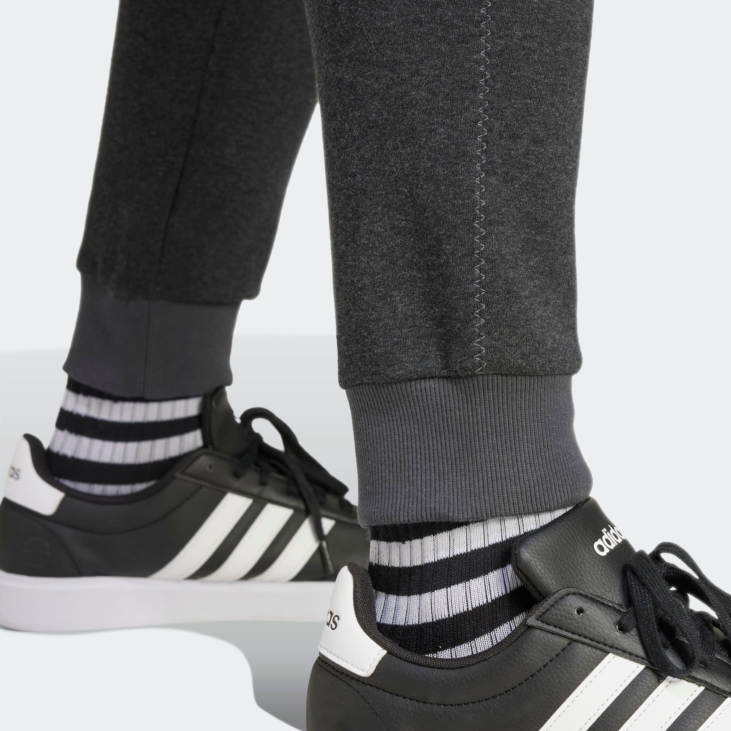 adidas Sportswear Sporthose SEASONAL ESSENTIALS MÉLANGE für Alltag und sportliche Aktivitäten, mit Rippbündchen