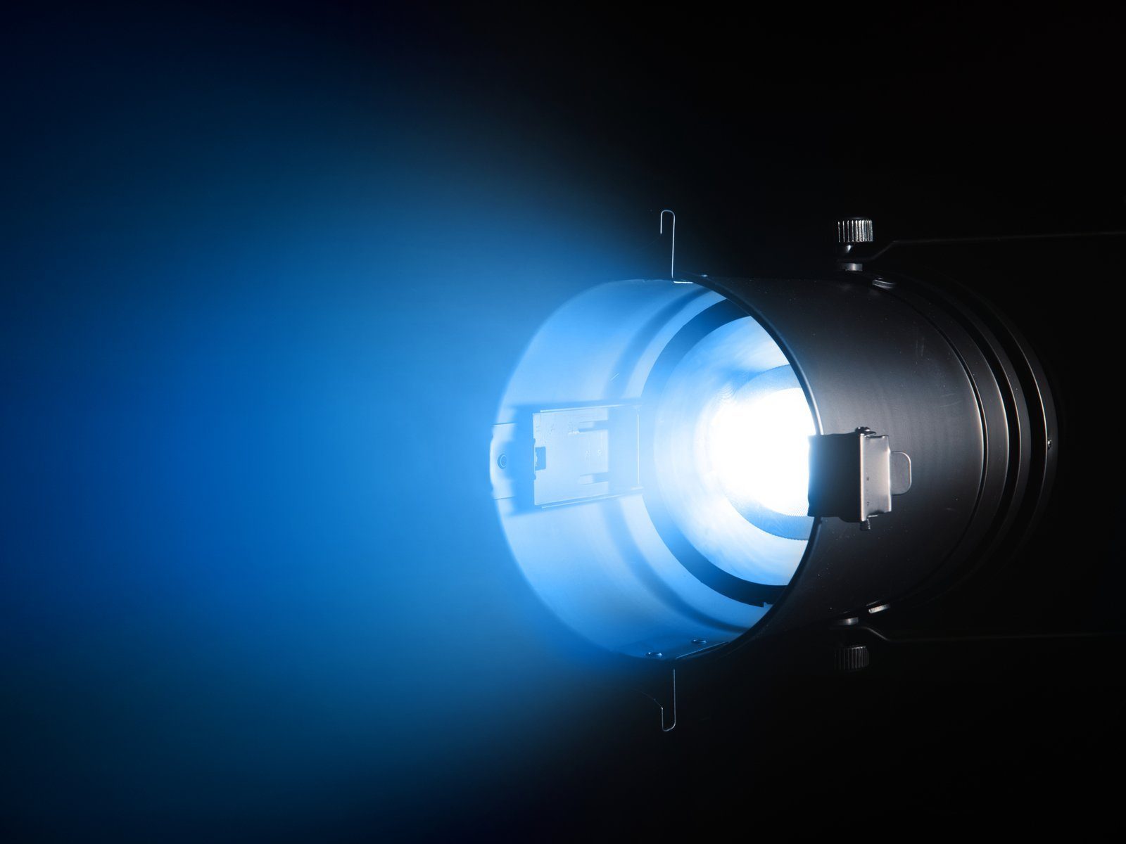 EUROLITE LED Scheinwerfer LED COB fest QCL RGBW 120W PAR-64 RGBW integriert, Zoom MK2, sw LED