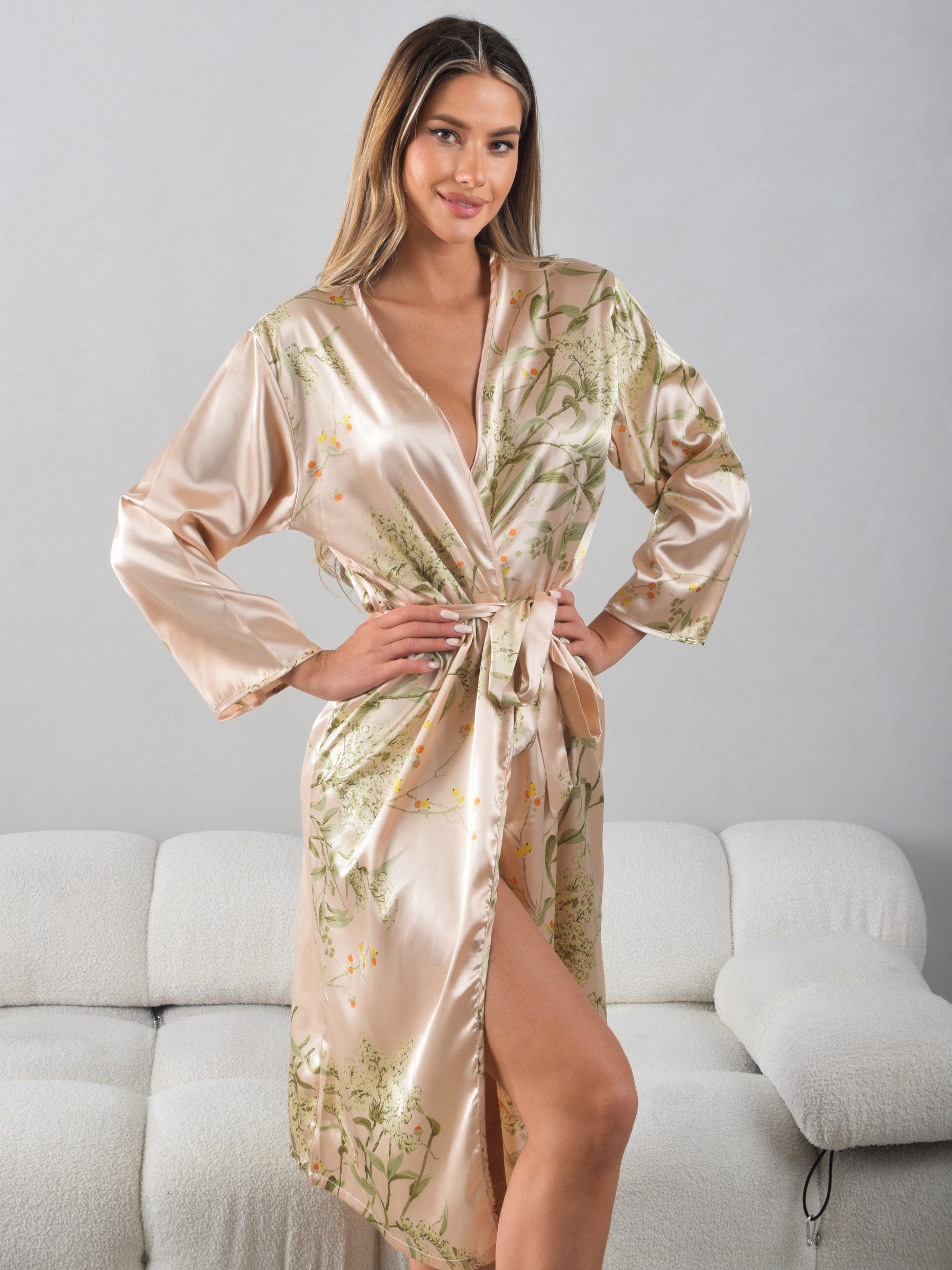 Elegant Love Morgenmantel Luxuriöser Satin-Kimono für Damen – Sexy Loungewear & Negligee, Bindegürtel zur Taillenbetonung, V-Ausschnitt, Gürtel, Stilvolle Nachtwäsche – Feminines Nachtkleid mit Blumenmuster