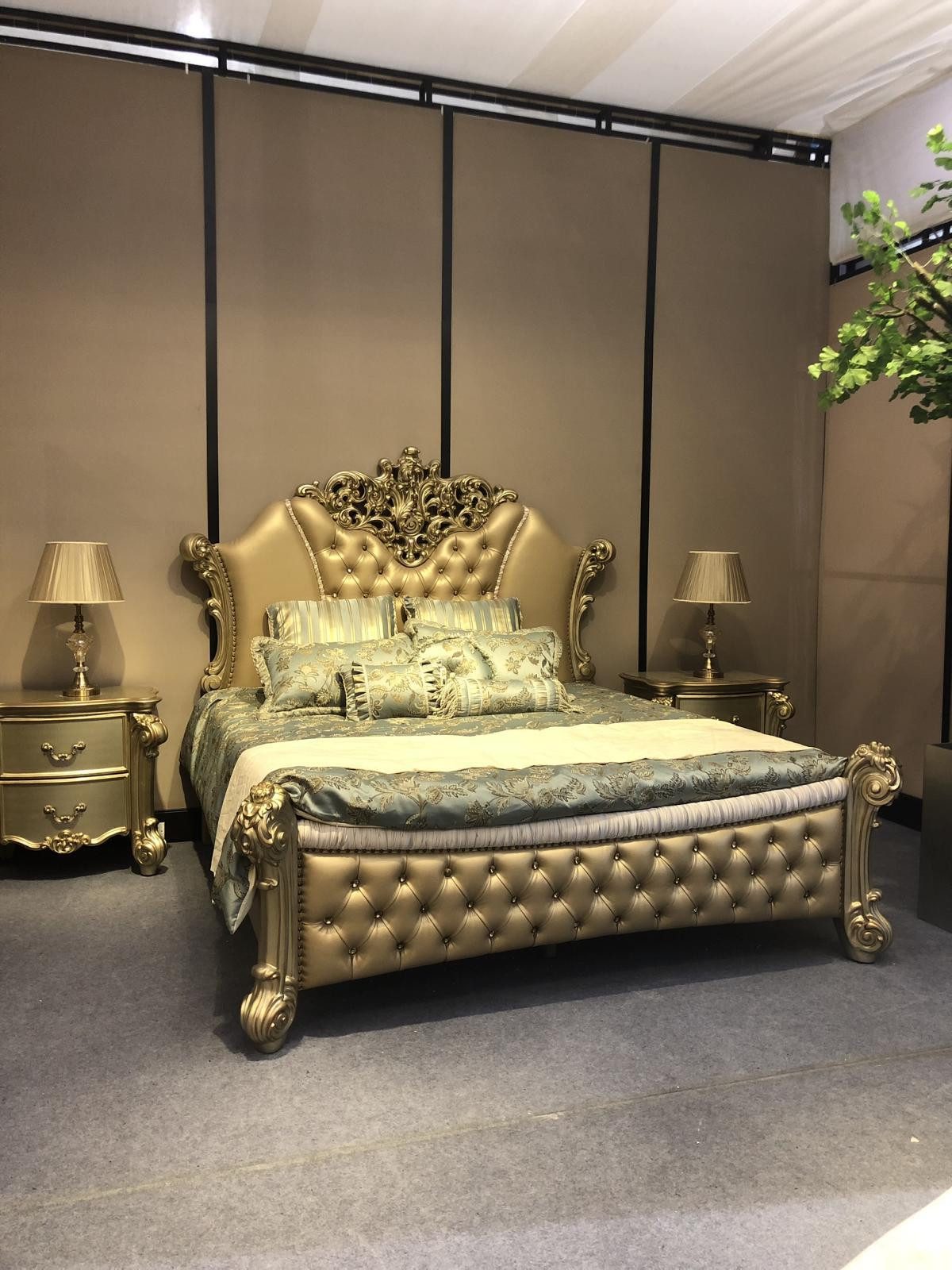 Xlmoebel Bett Klassisches Barockbett 184x214 cm Gold Chesterfield Stil, Hergestellt in Europa