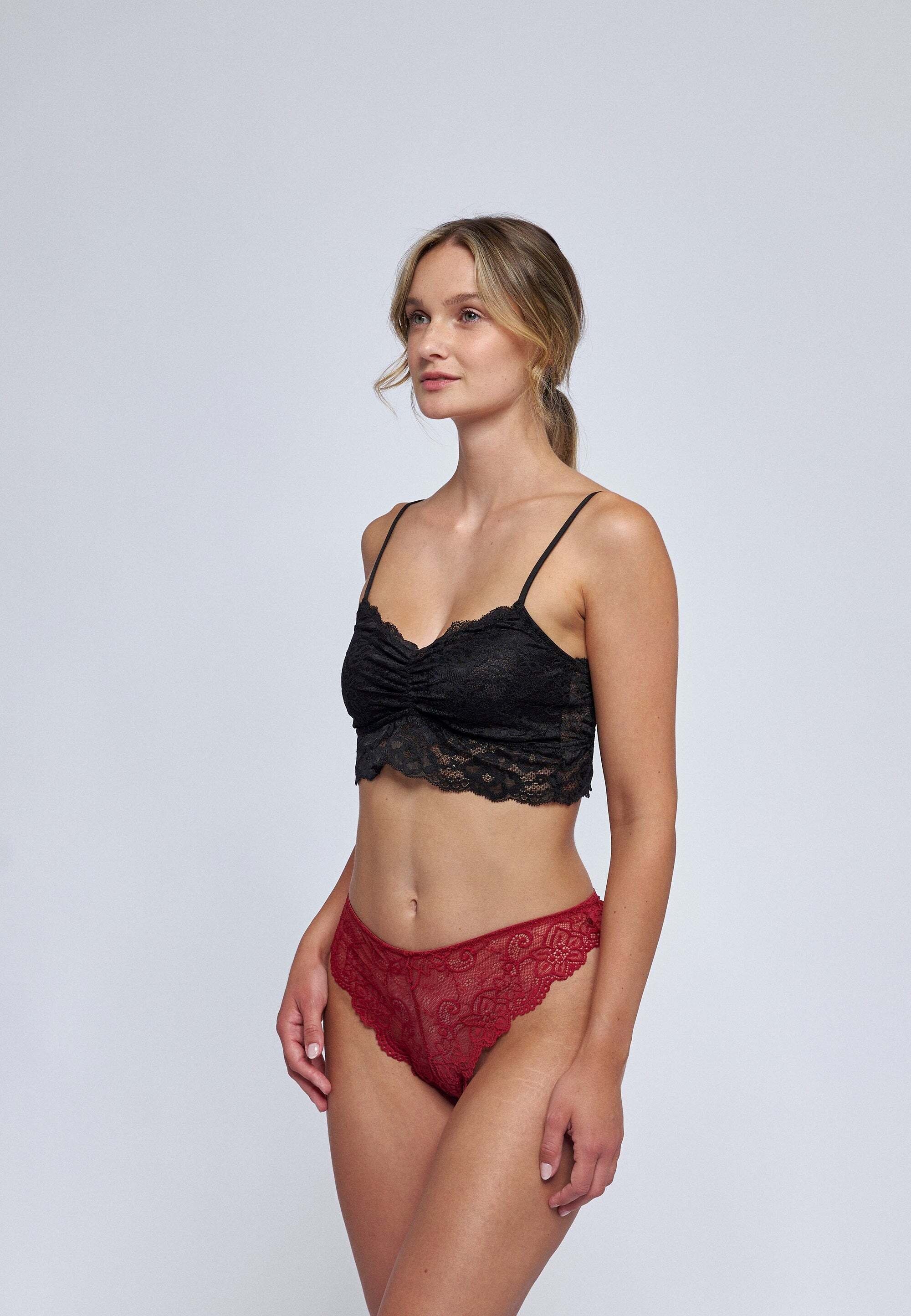 SNOCKS Brasilslip Damenslips aus Spitze Unterhose (3-St) aus weicher Spitze mit Blütenelementen, bequem und elegant