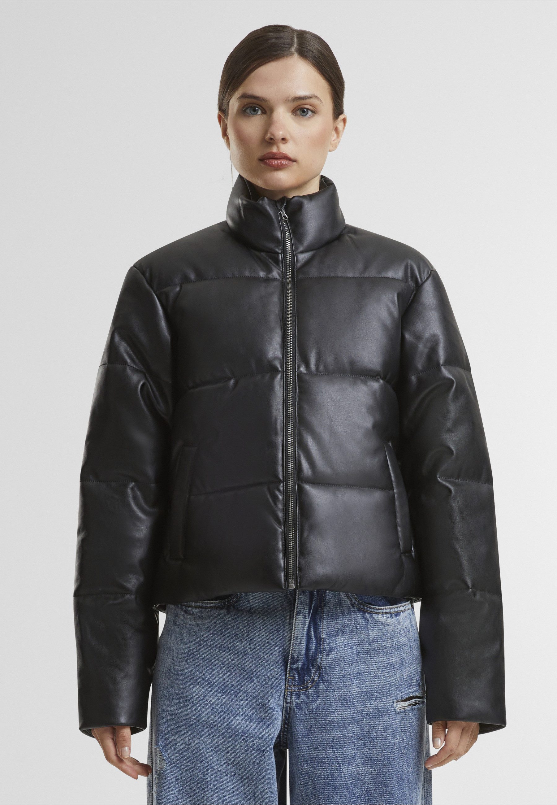 URBAN CLASSICS Allwetterjacke Urban Classics Ladies Synthetic Leather Puffer Jacket (1-St)