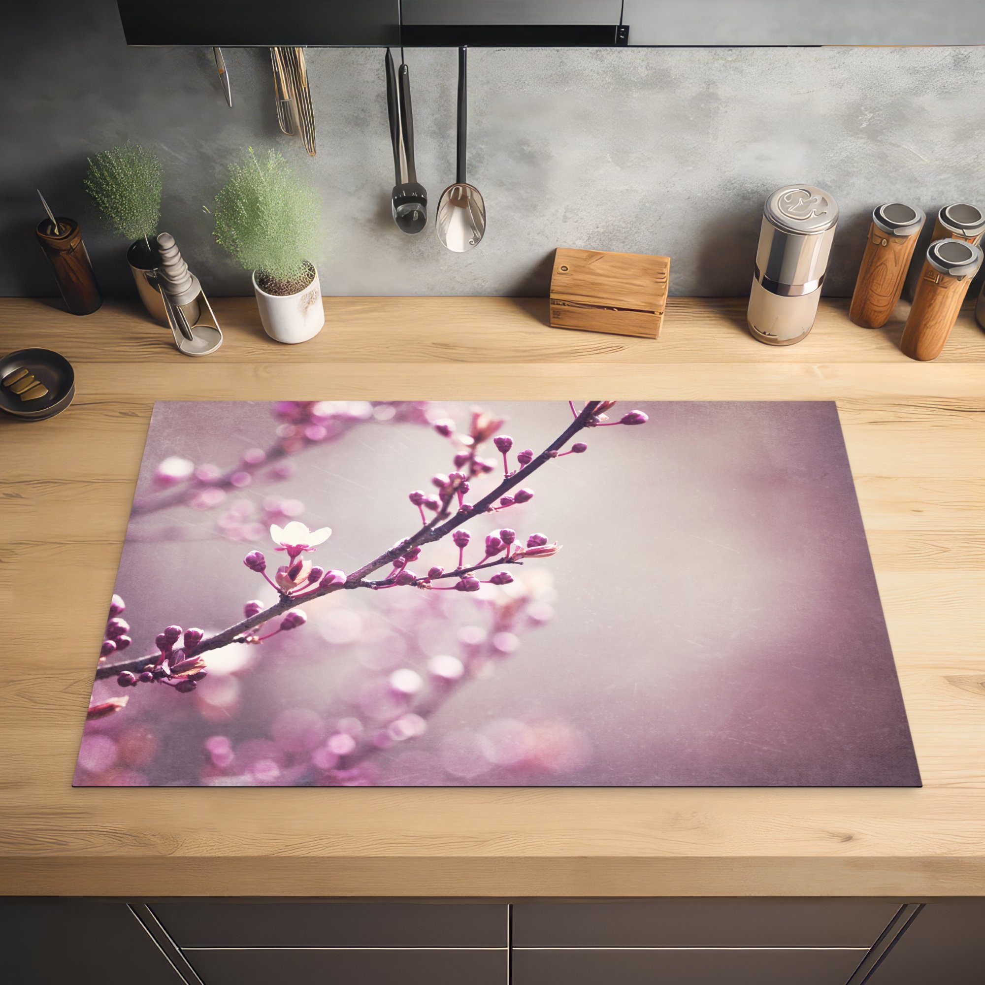 MuchoWow Schutz einer Blüten violetten (1 cm, Herdblende-/Abdeckplatte Sakura, die küche, Vinyl, Nahaufnahme der für Ceranfeldabdeckung 81x52 tlg), Induktionskochfeld