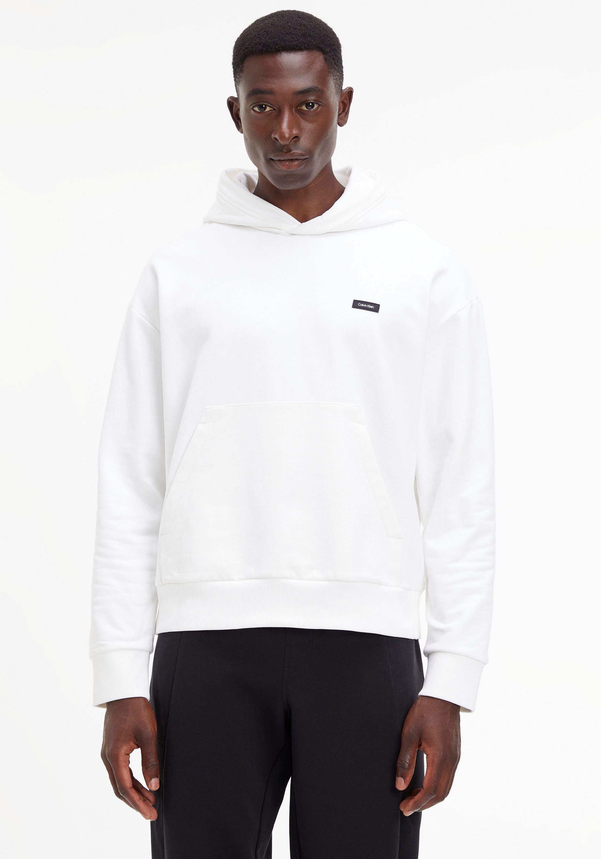 Calvin Klein Kapuzensweatshirt mit schlichter Kapuze und Kängurutasche weiß