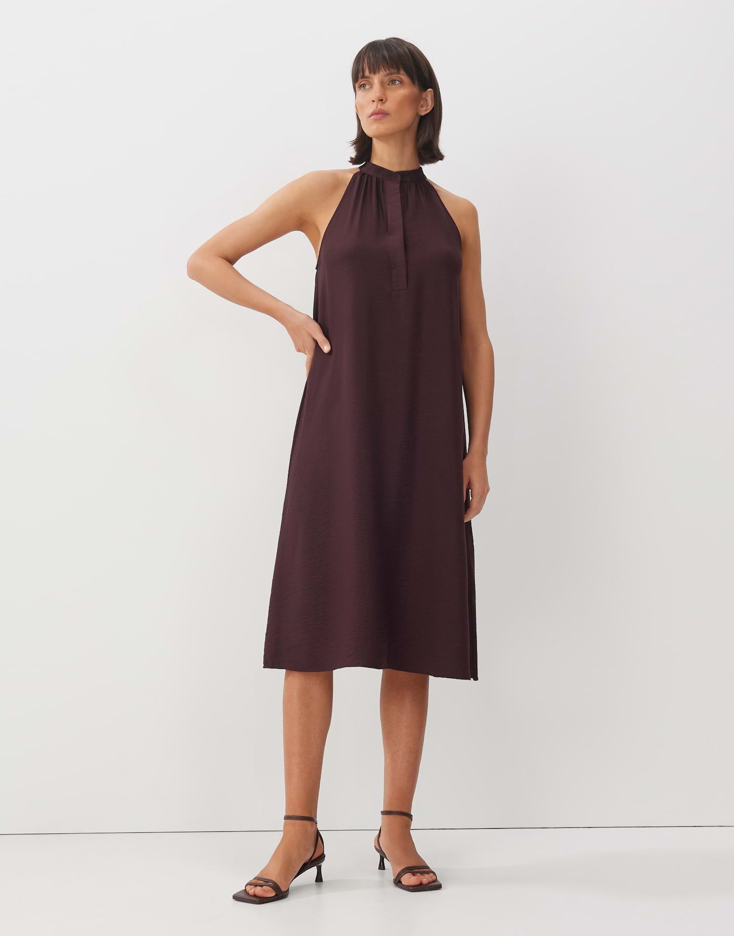 SOMEDAY Neckholderkleid Qamali weite Passform Webware mehr