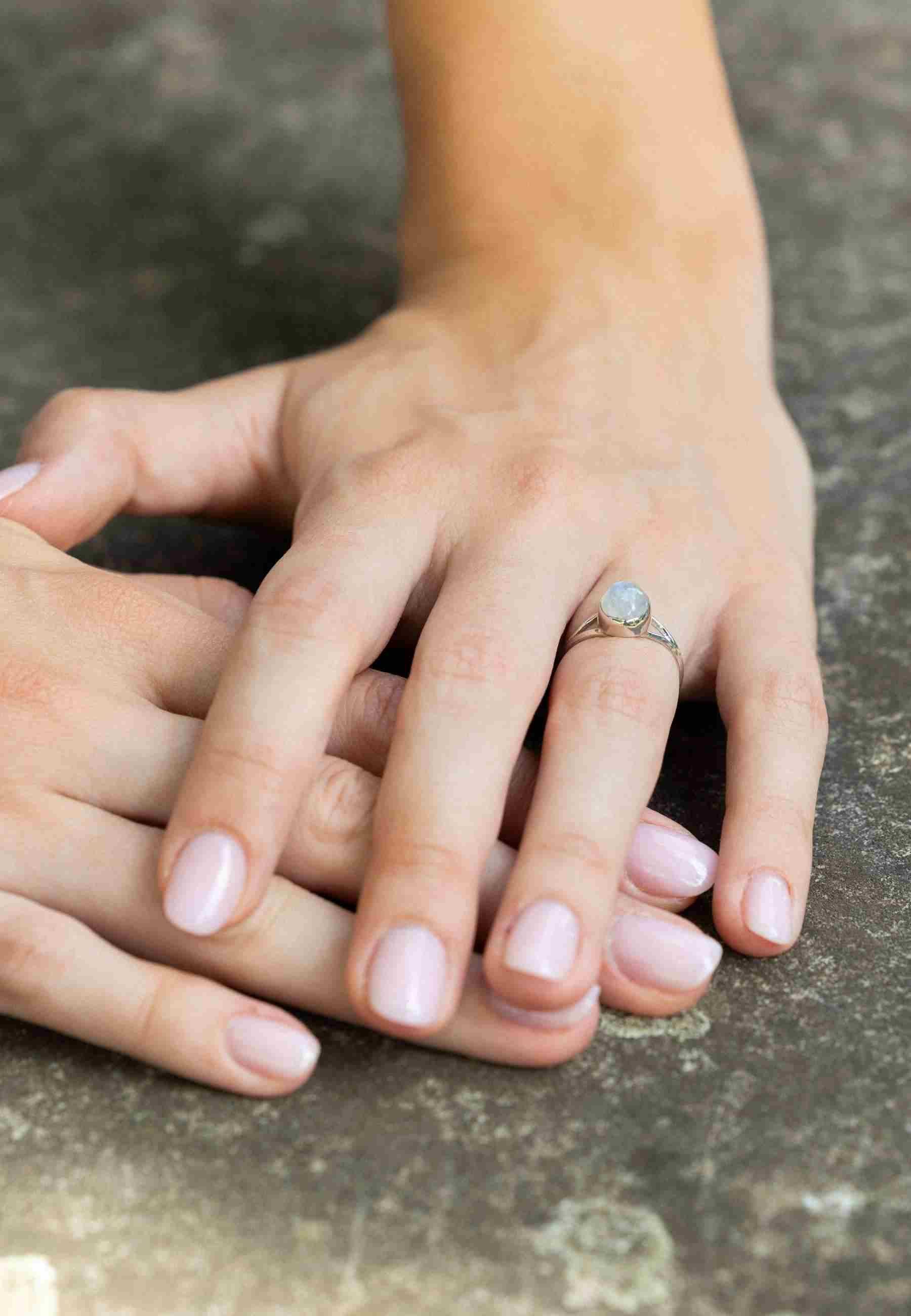 mantraroma Silberring HARDIN aus 925 Silber mit Regenbogen Mondstein (Ring günstig online kaufen