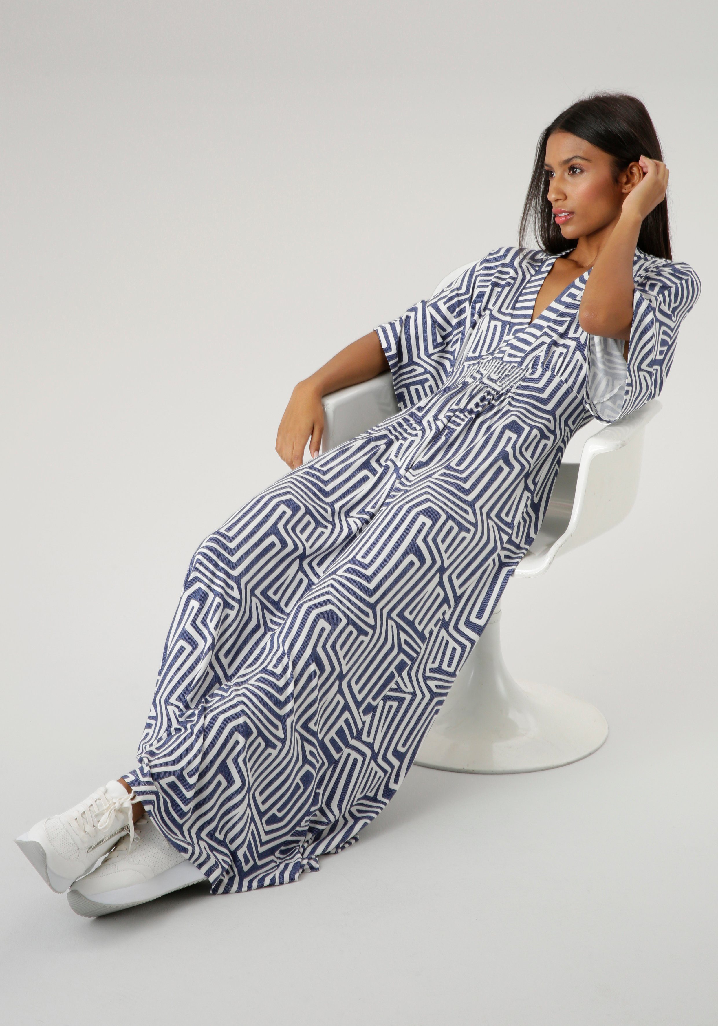 Aniston SELECTED Sommerkleid mit grafischem Druck in Jeansfarbe