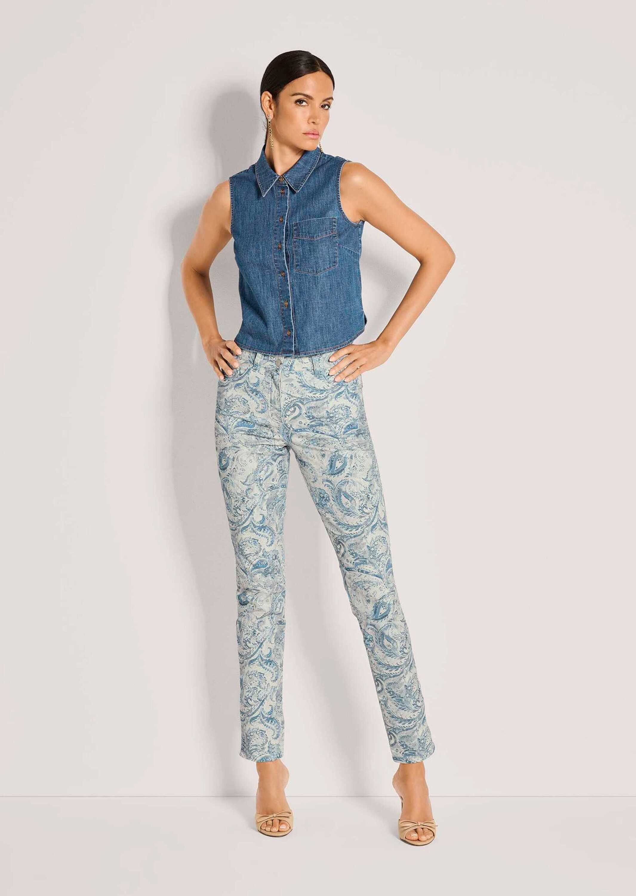 MADELEINE Hemdbluse Modernes Denimtop mit Hemdkragen Baumwolltop mit Hemdkragen, Knopfleiste und ohne Arm