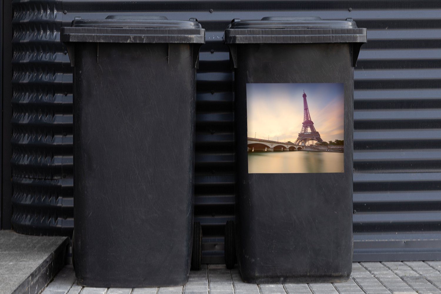 MuchoWow Wandsticker Paris - Eiffelturm - Mülleimer-aufkleber, Mülltonne, Container, Abfalbehälter Sticker, (1 St), Brücke
