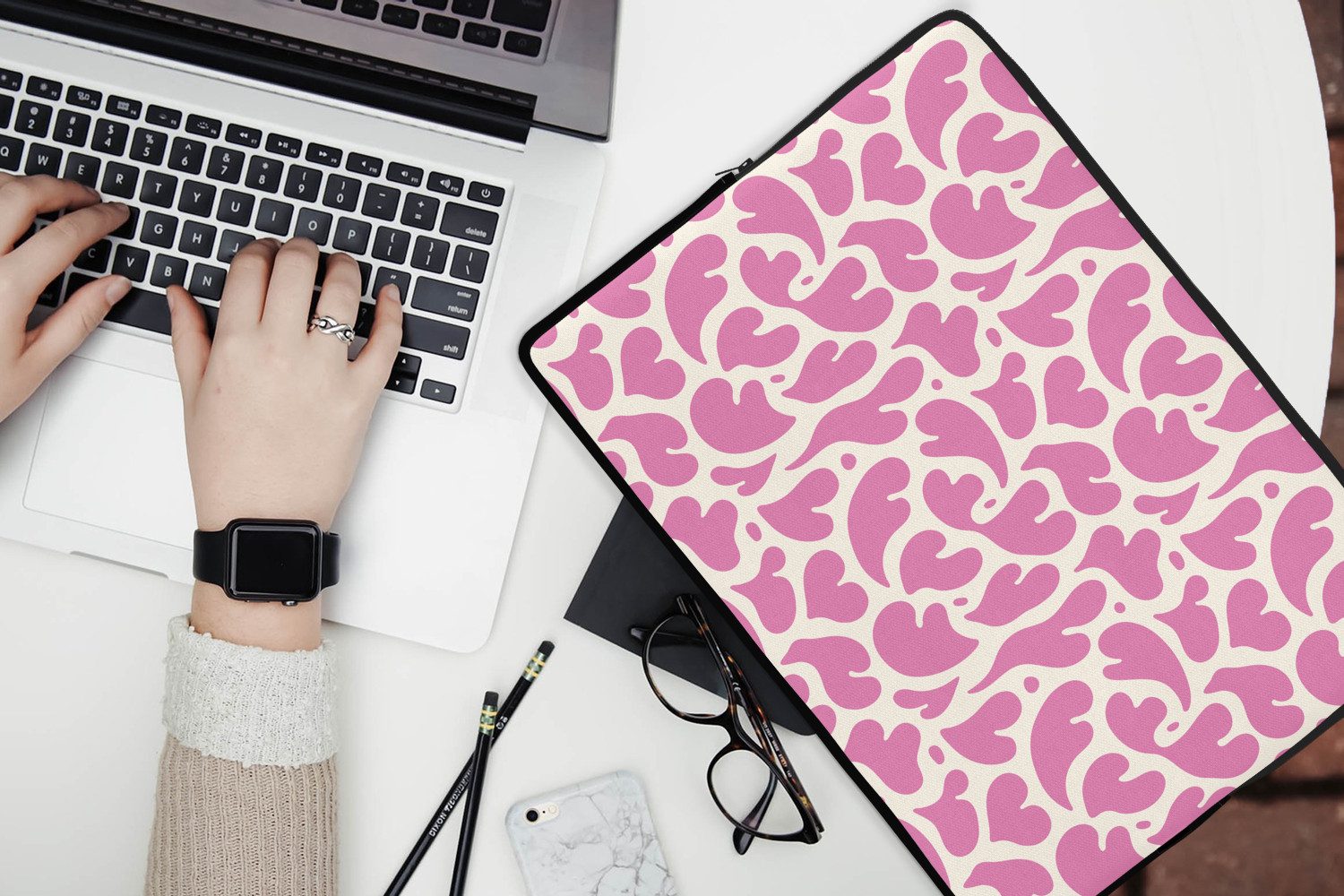 MuchoWow Laptop-Hülle Herzen - Druck - Rosa - Weiß 14 Zoll, Schutzhülle für Laptop, Schutz gegen Kratzern, Laptoptasche
