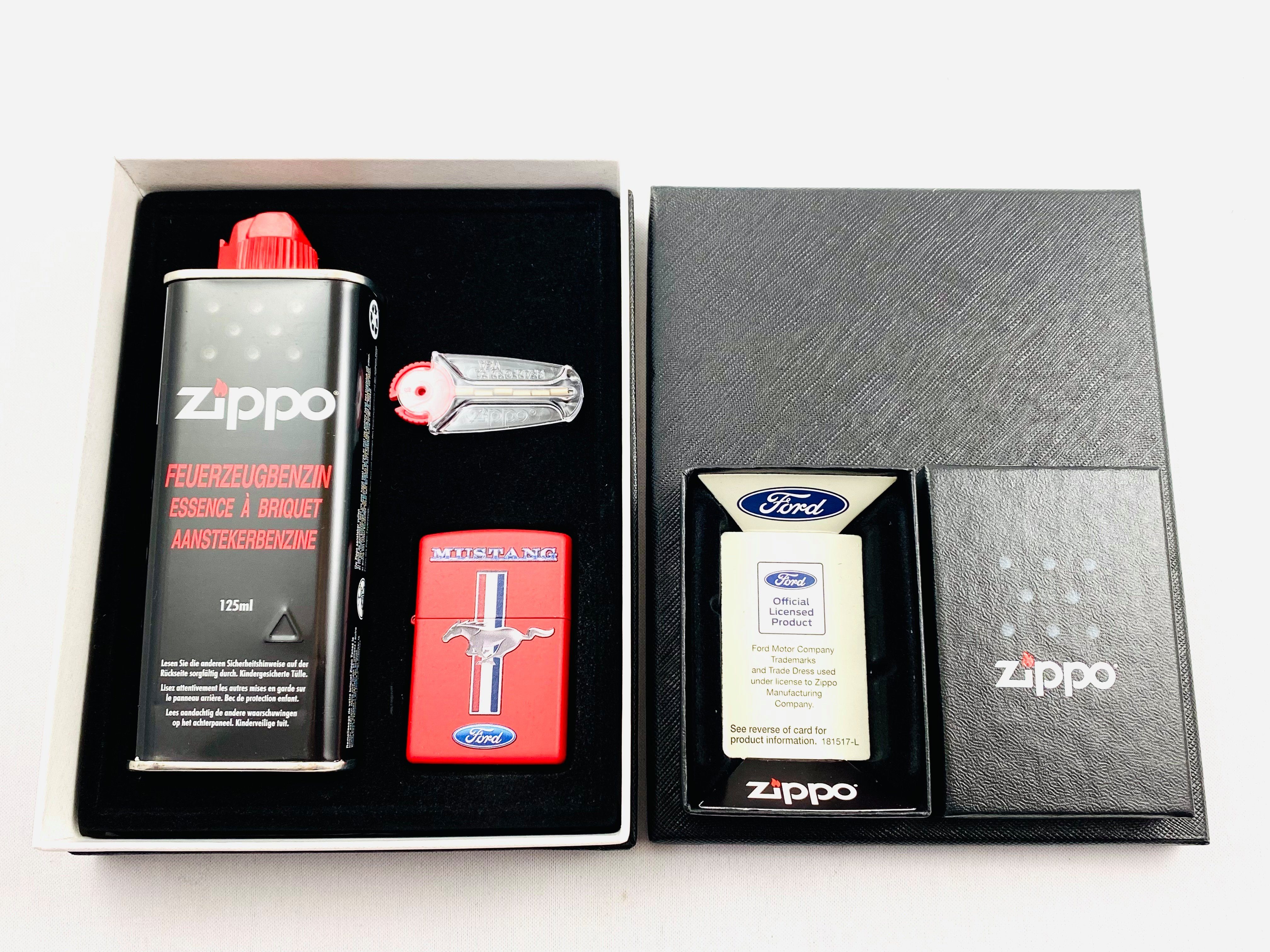 Feuerzeug Ford Mustang matt rot Geschenkset Sturmfeuerzeug