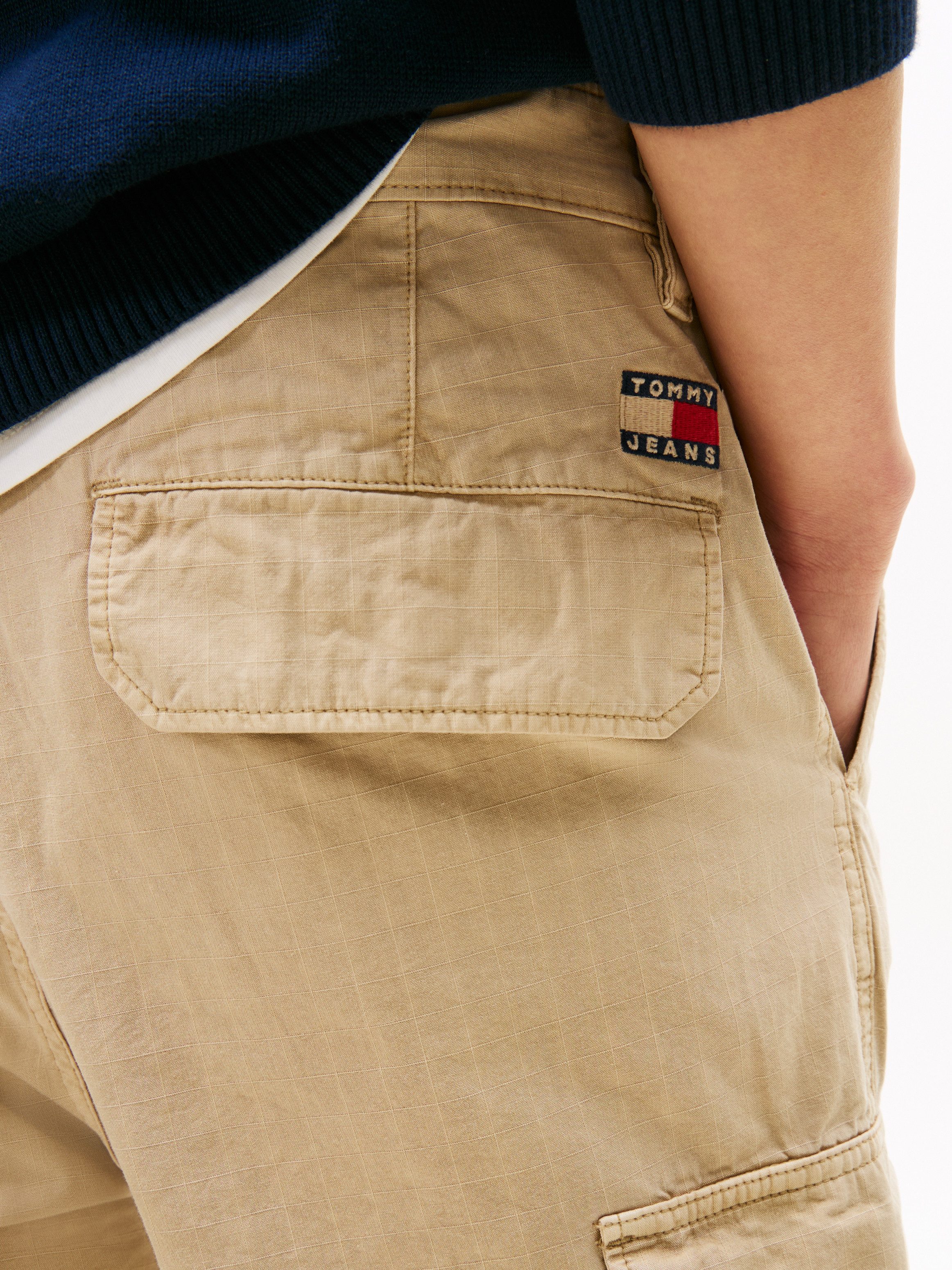 Tommy Jeans Cargoshorts TJM OTIS CARGO REG SHORTS Mit Gürtelschlaufen günstig online kaufen