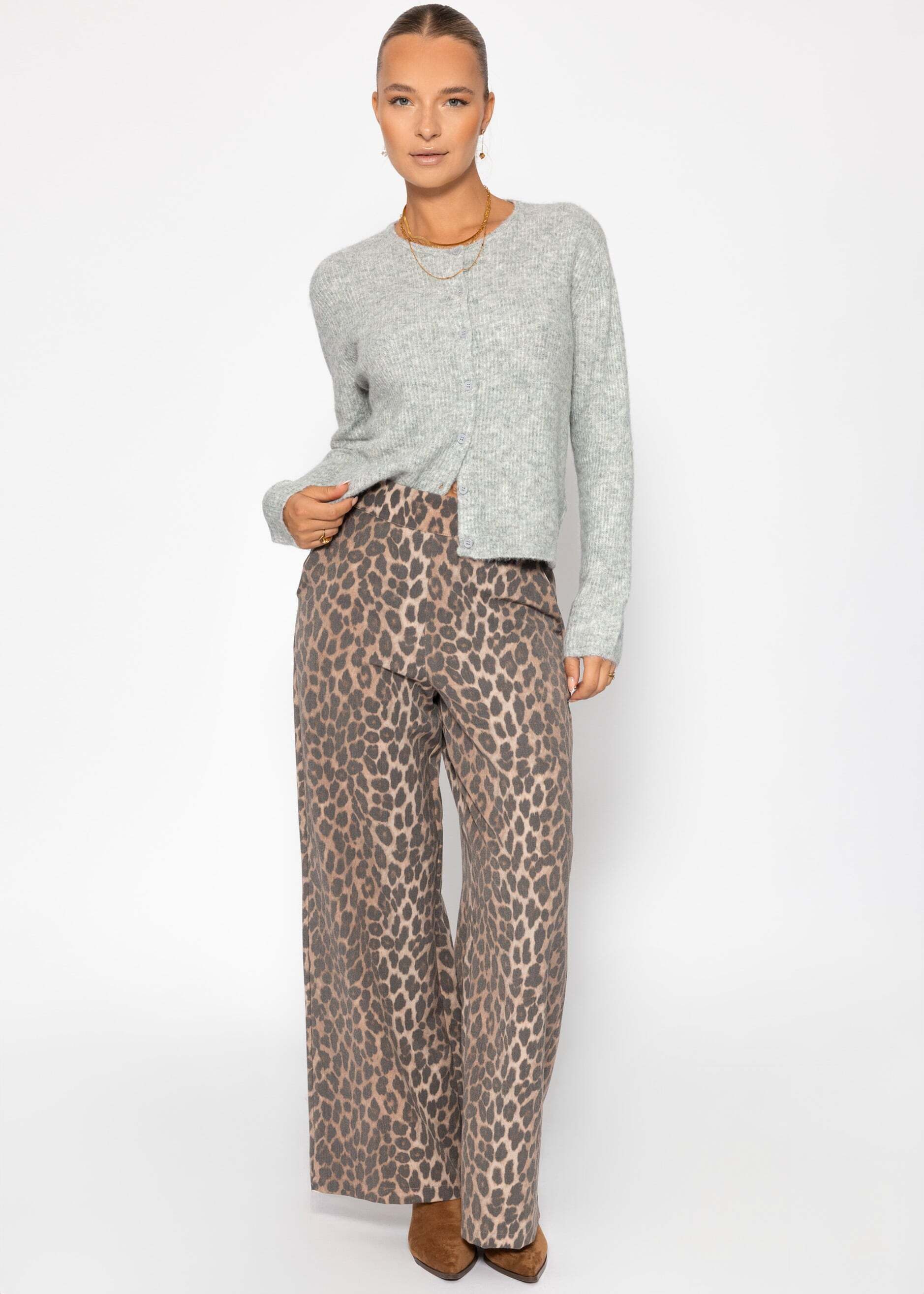 SASSYCLASSY Cardigan Cardigan mit Rippstruktur für Damen Flauschiger Strickcardigan mit Knopfleiste in geradem Schnitt